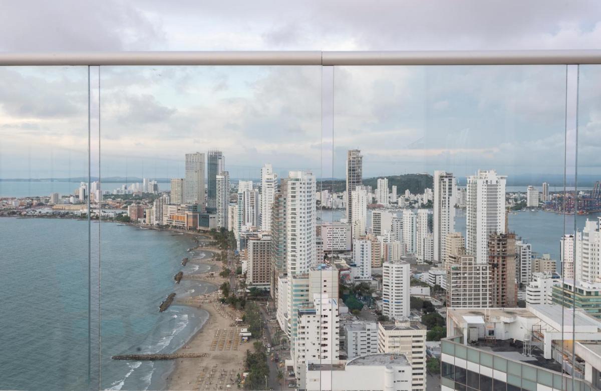 Relaxing 1 BR Beachfront Apartment w Wifi and Pool view 4