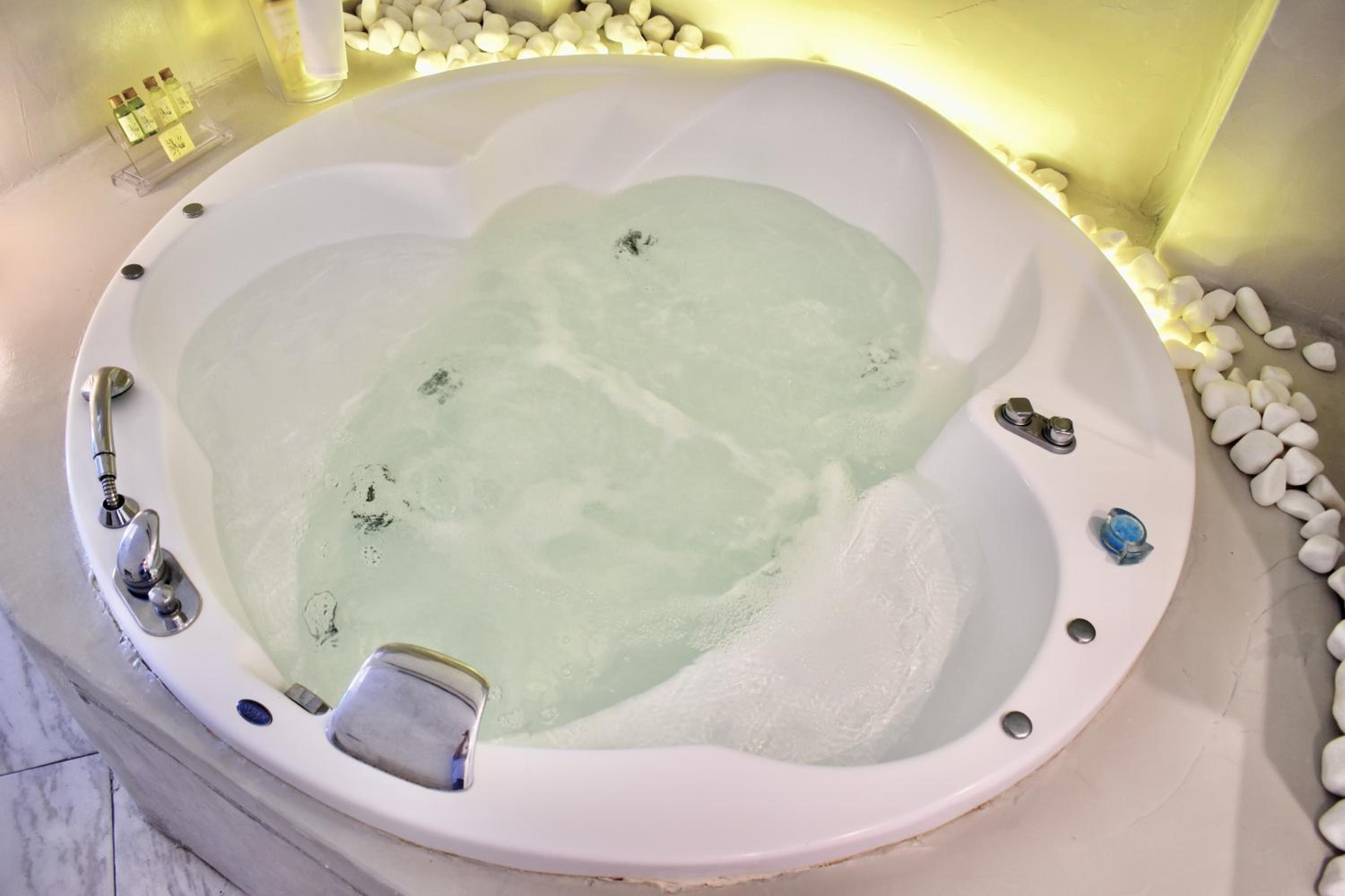 Aeolos Eco Studios & Suites Adults Only 18