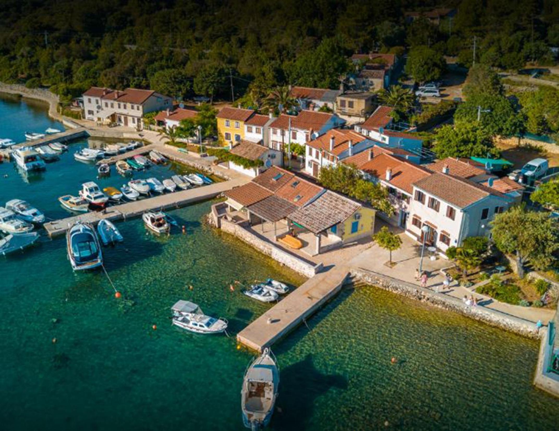 Holiday house Punta Blue & Orange 5m from the sea, island Cres view 2