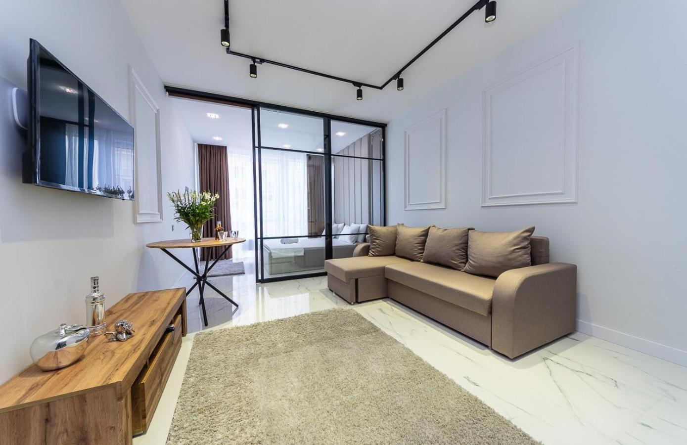 Nikira apartment 92 Smart Plaza Obolon metro Minsk view 3