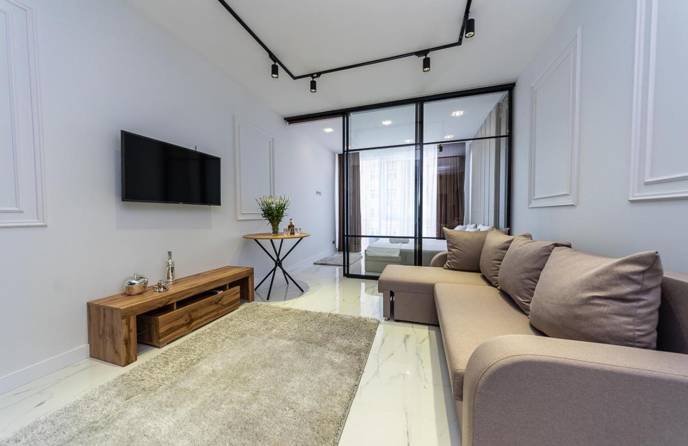 Nikira apartment 92 Smart Plaza Obolon metro Minsk view 4