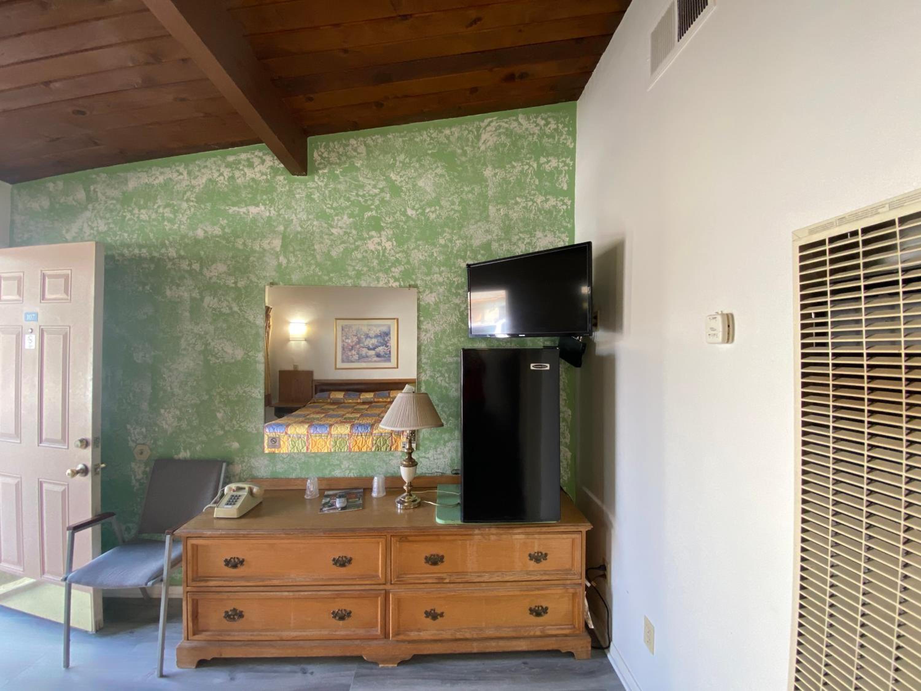 Santa Fe Motel Tehachapi by Hotel O