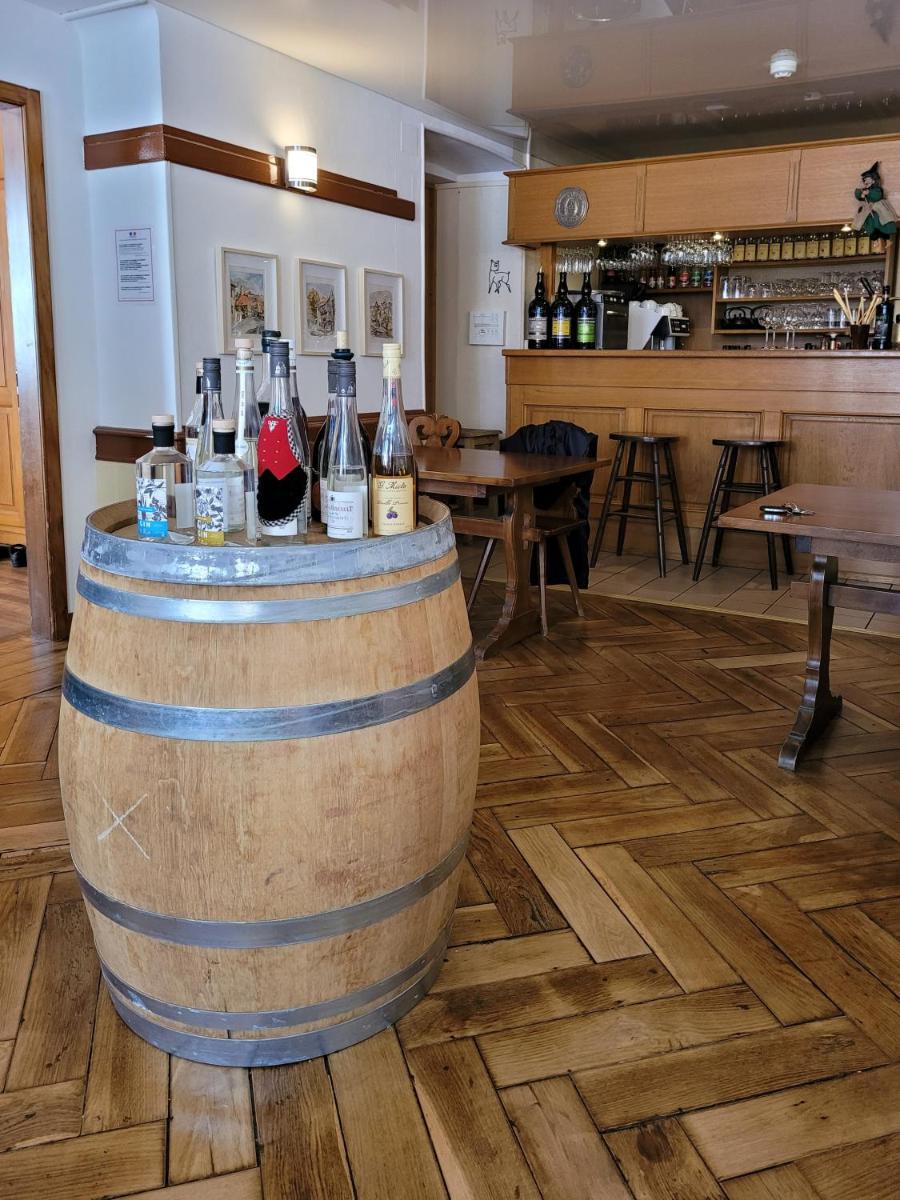 bar