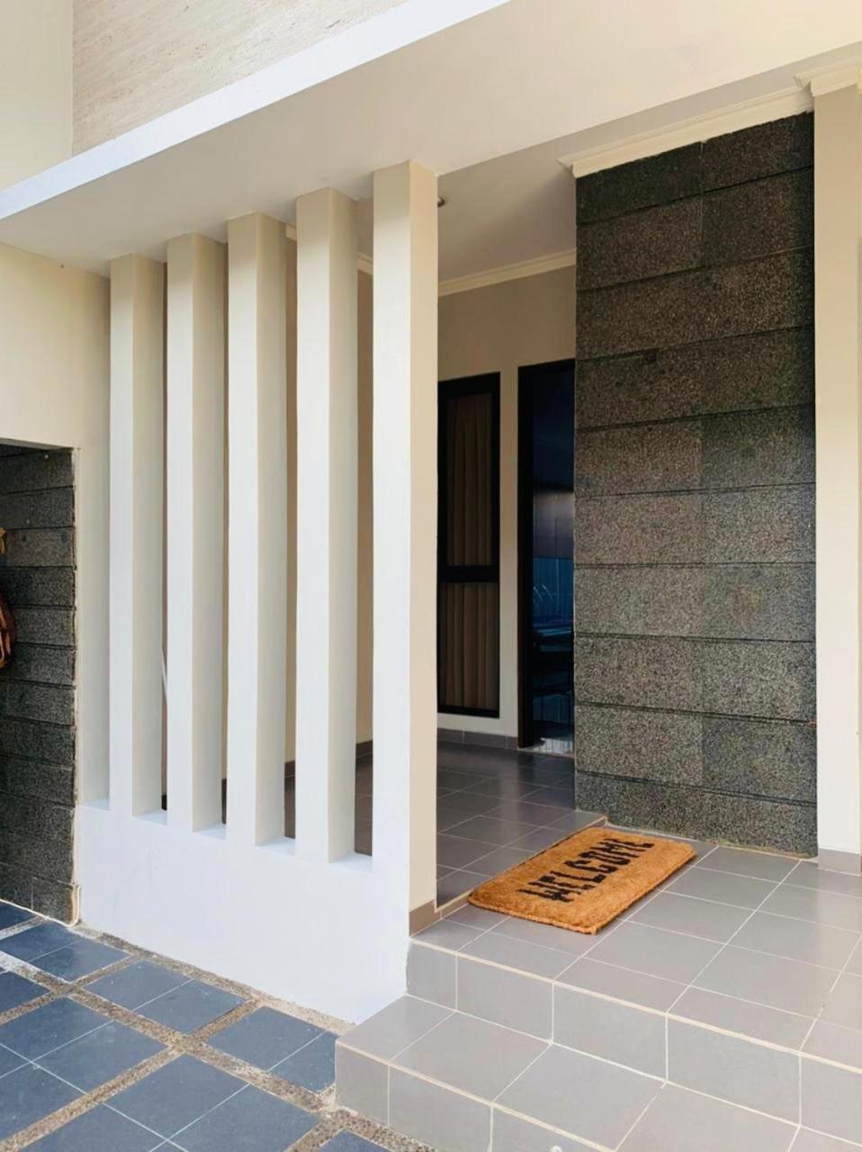 Platinum Setrasari Guest House 5BR Private Pool Bandung view 4