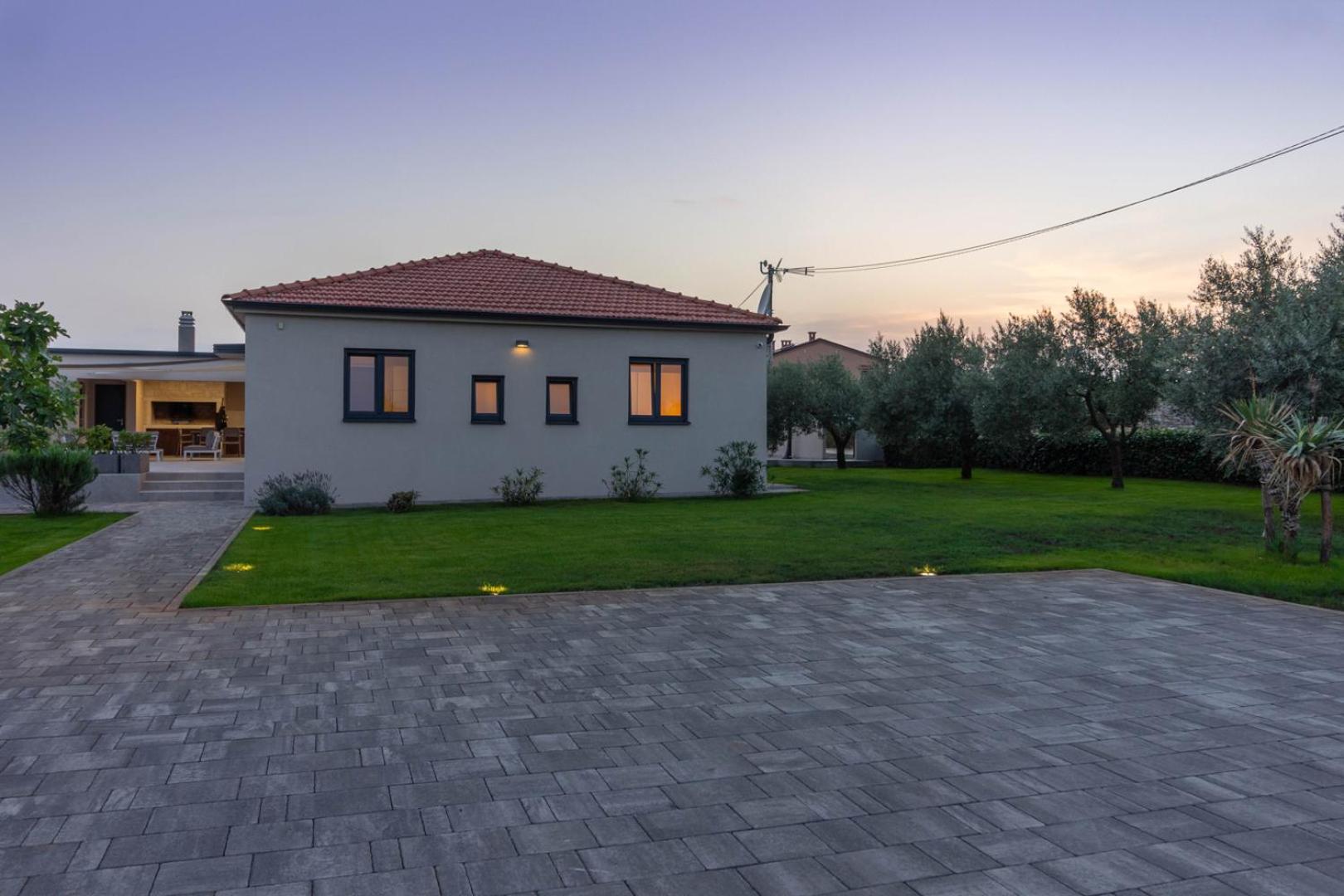 Amazing villa Ani with Pool & whirpool near the beach - WiiBuk view 5