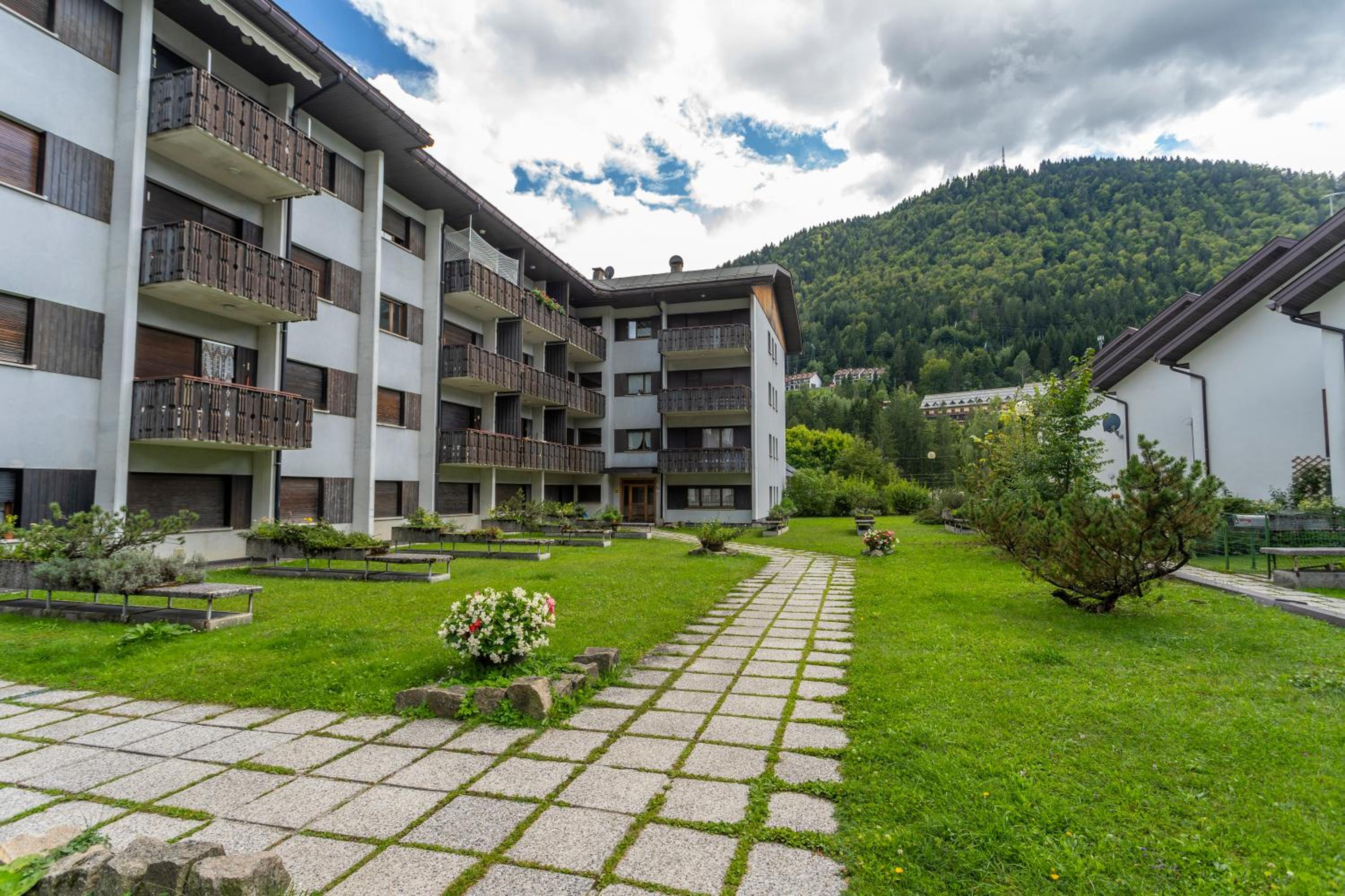 GuestHost - Il Ruscello Apartment with Terrace and View of the Alps
