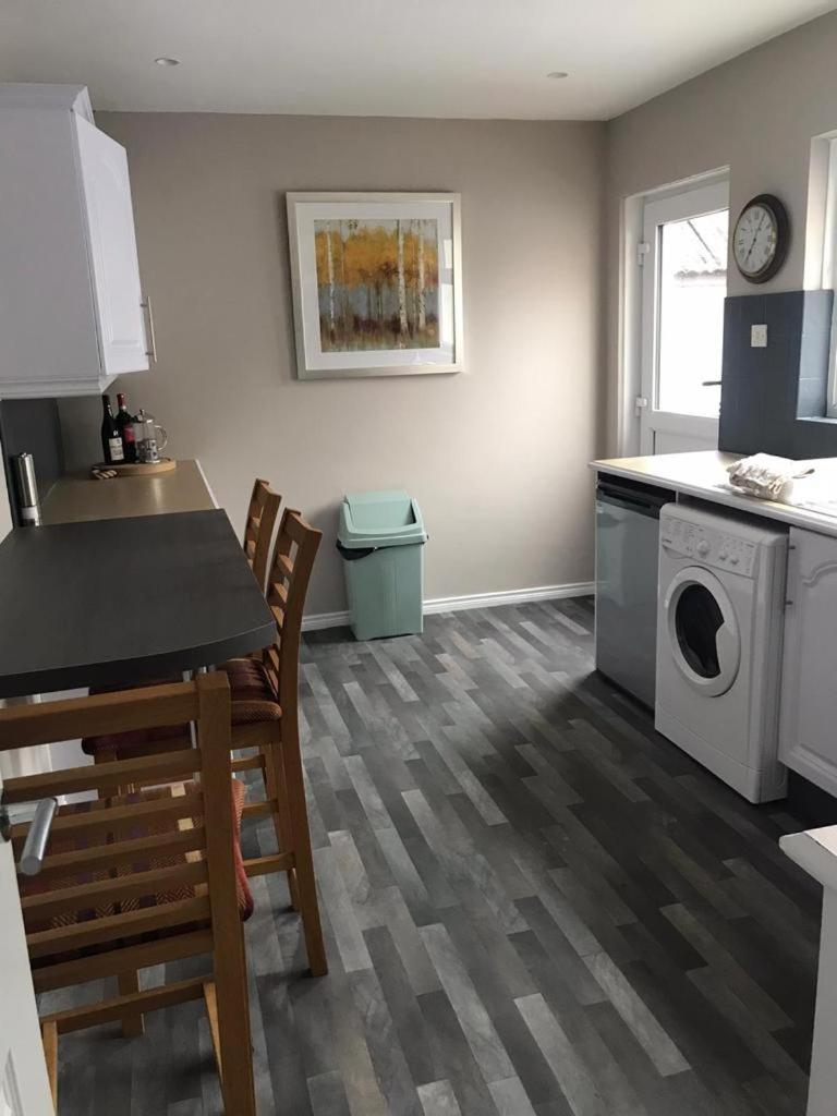 Rose Cottage: Delightful 4 bedroom detached home view 5