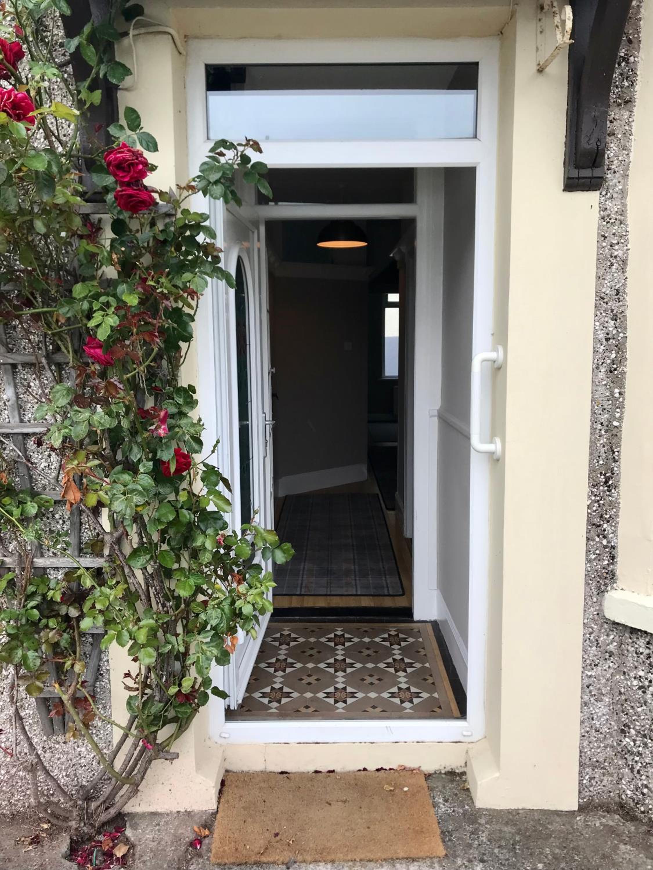 Rose Cottage: Delightful 4 bedroom detached home view 2