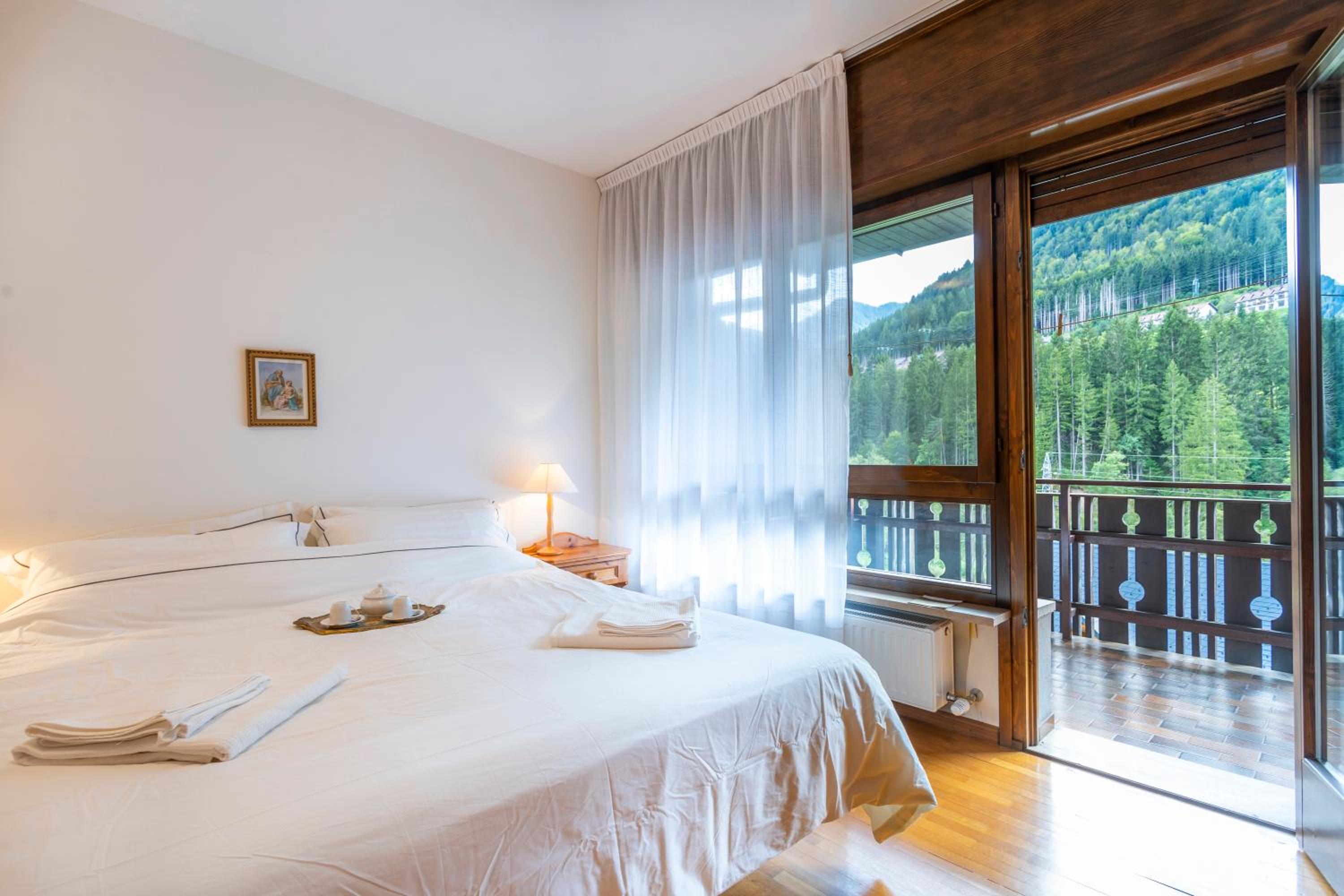 GuestHost - Il Ruscello Apartment with Terrace and View of the Alps