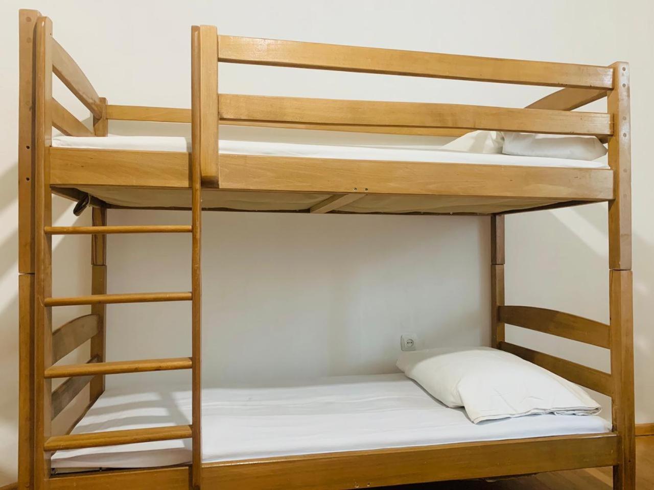 Daisy Hostel & Tour