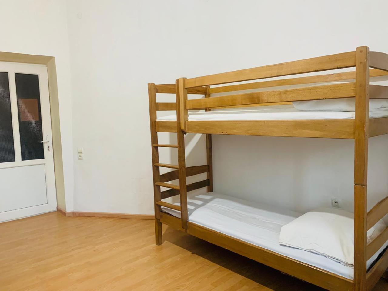Daisy Hostel & Tour