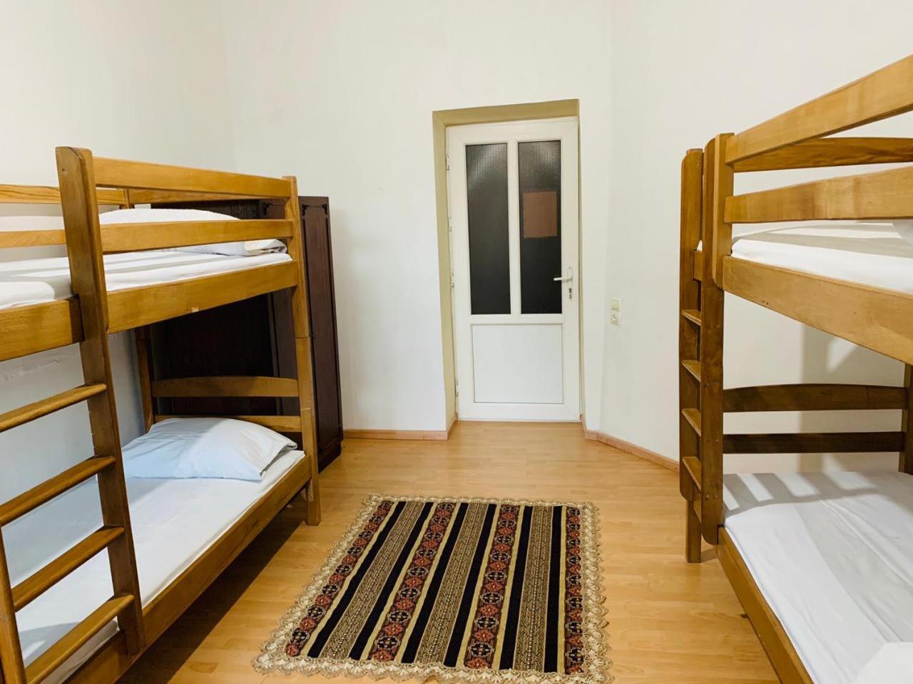 Daisy Hostel & Tour