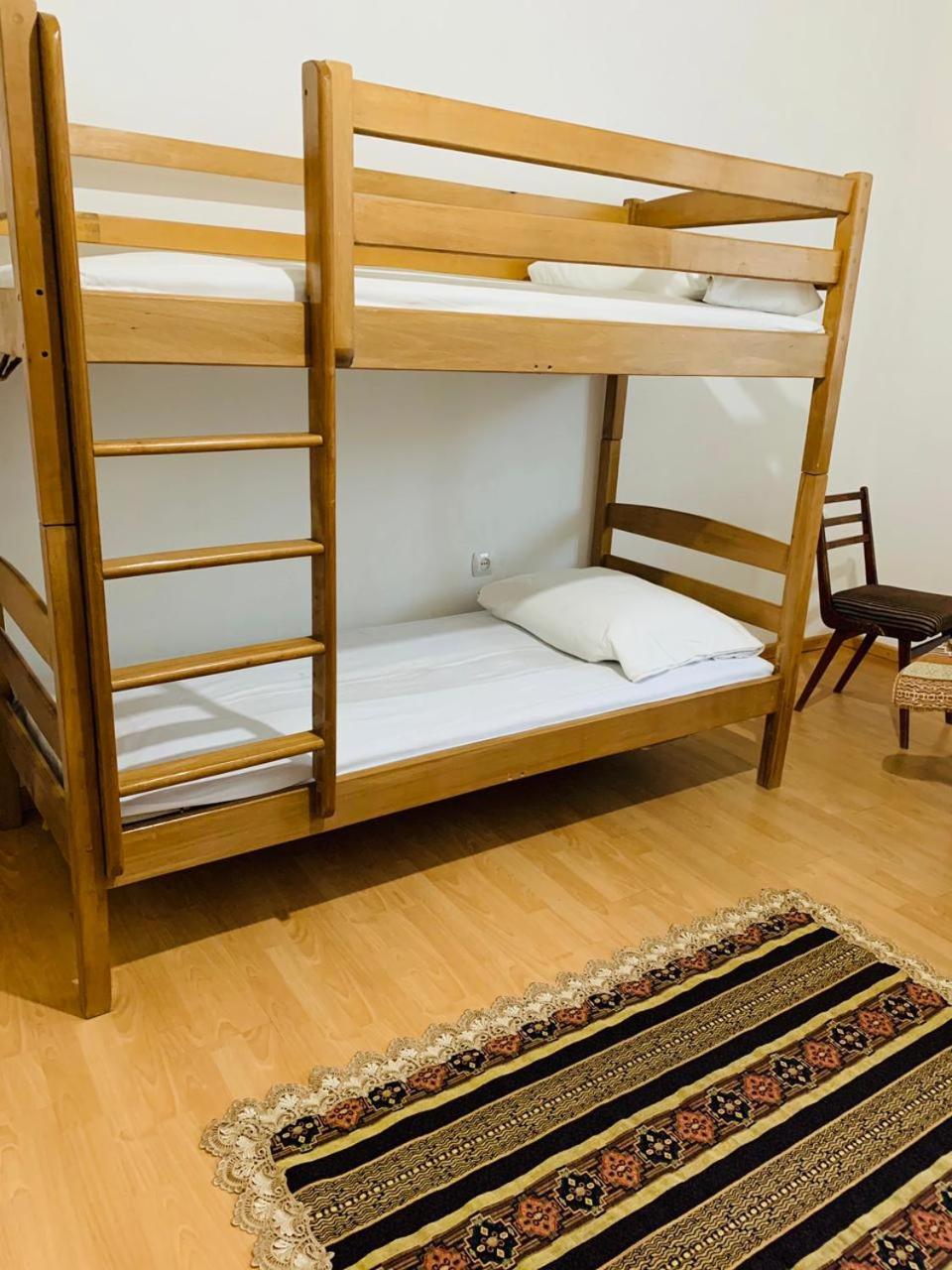 Daisy Hostel & Tour