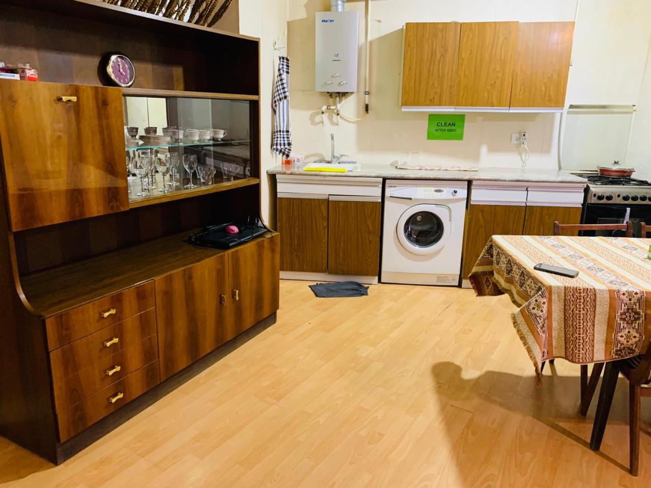 Daisy Hostel & Tour