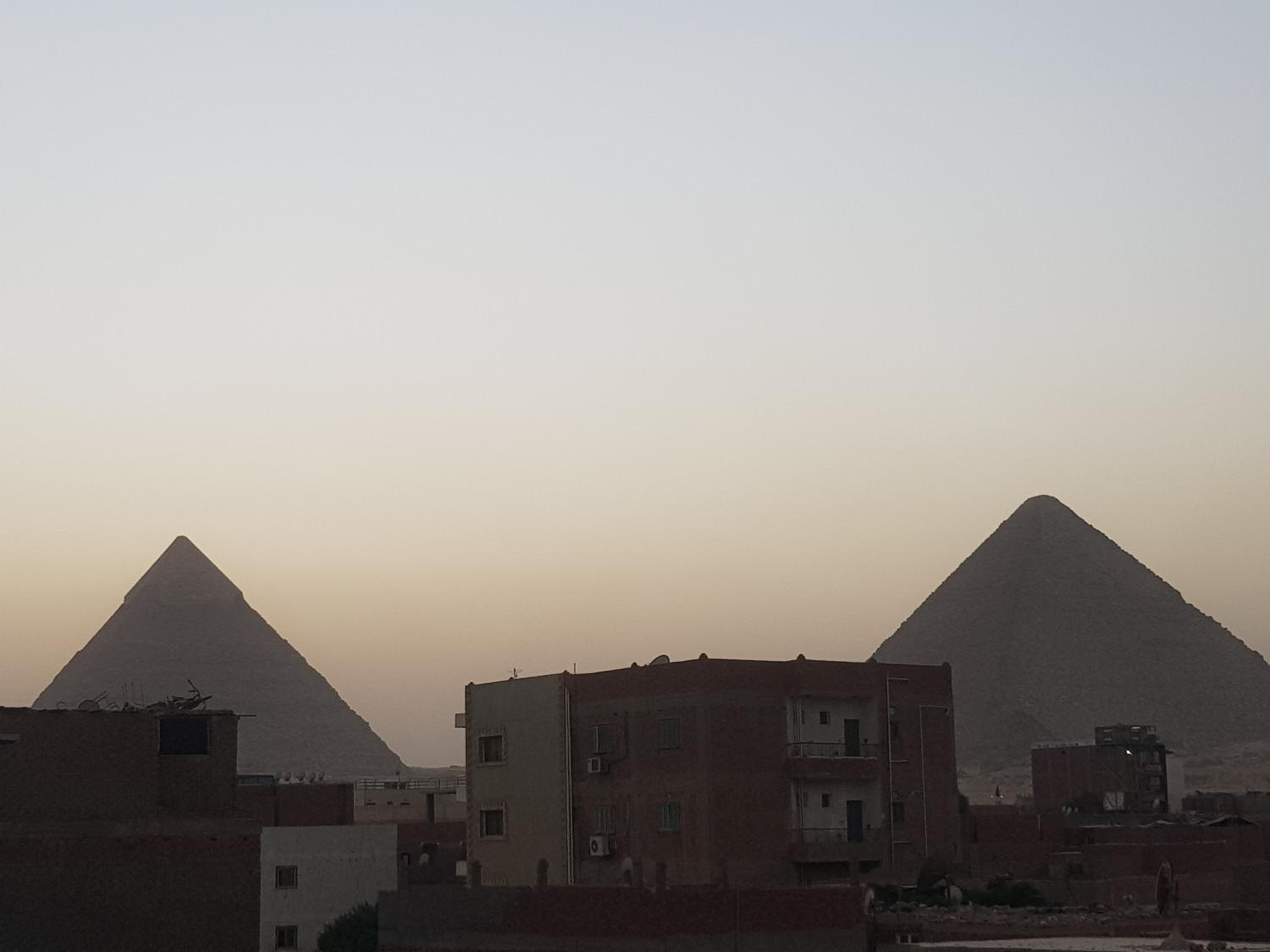 Jana Pyramids view inn