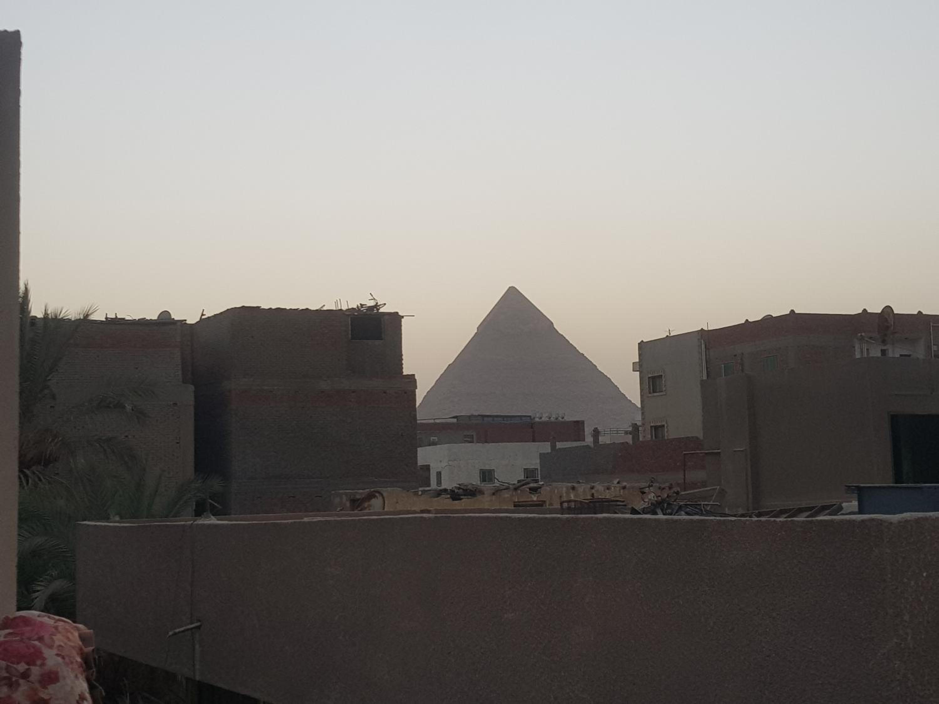 Jana Pyramids view inn