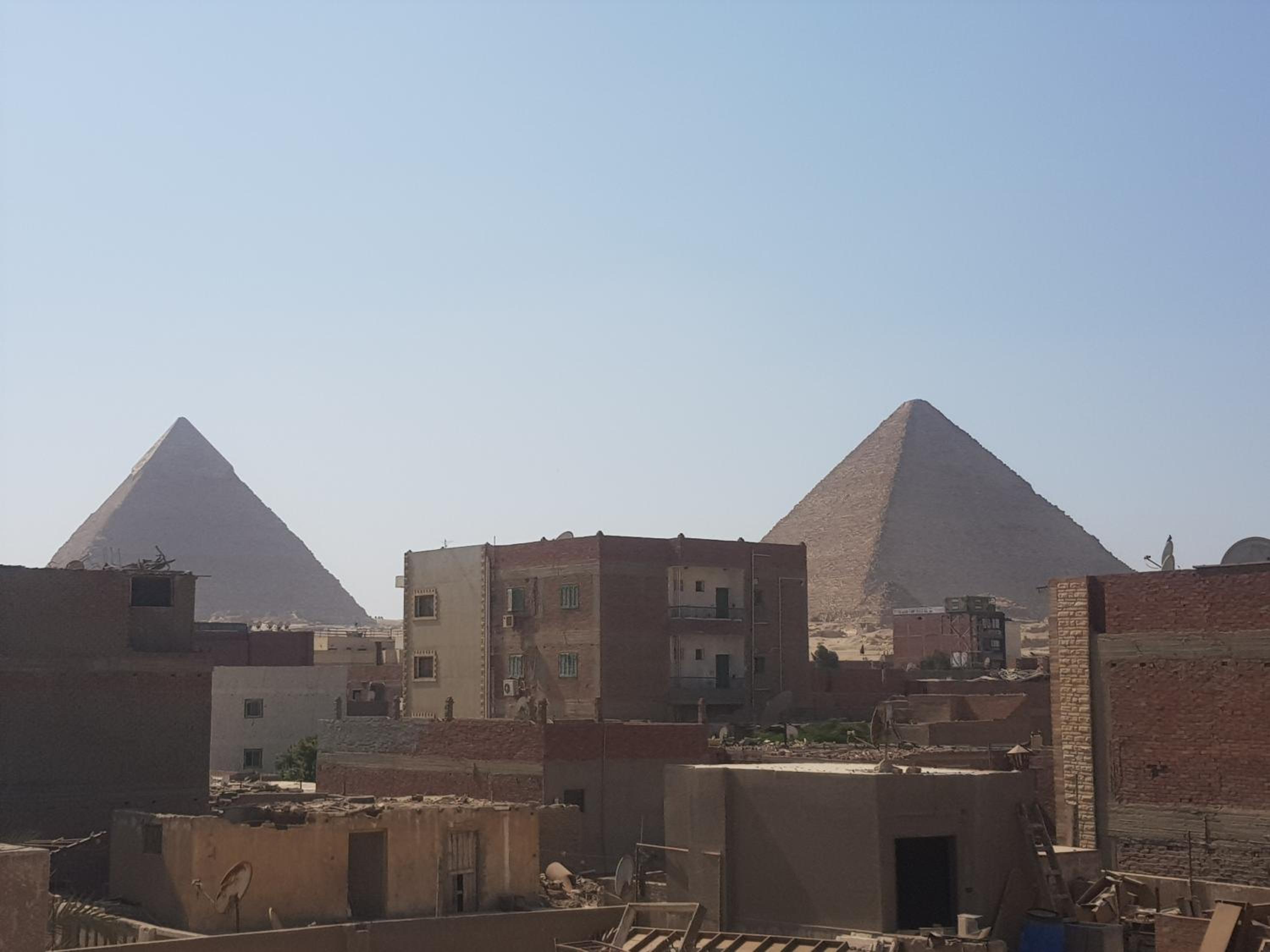 Jana Pyramids view inn