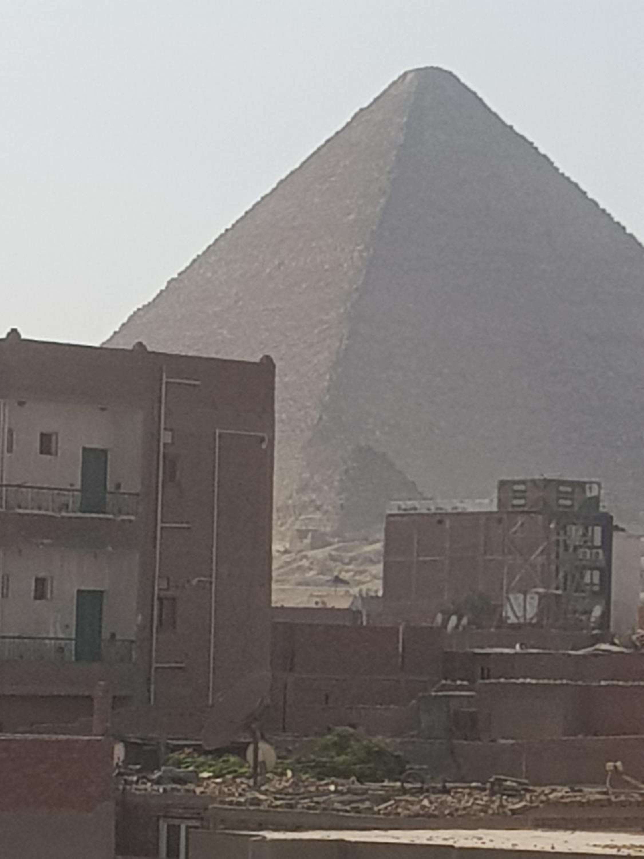 Jana Pyramids view inn