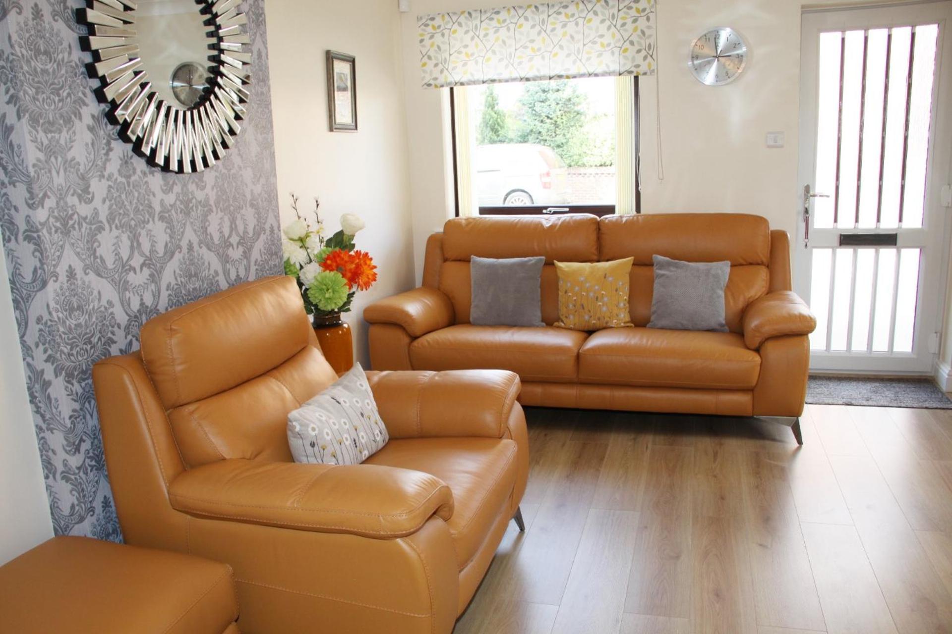 City Centre Town House with Riverside Views and Free Parking 1BAK view 2