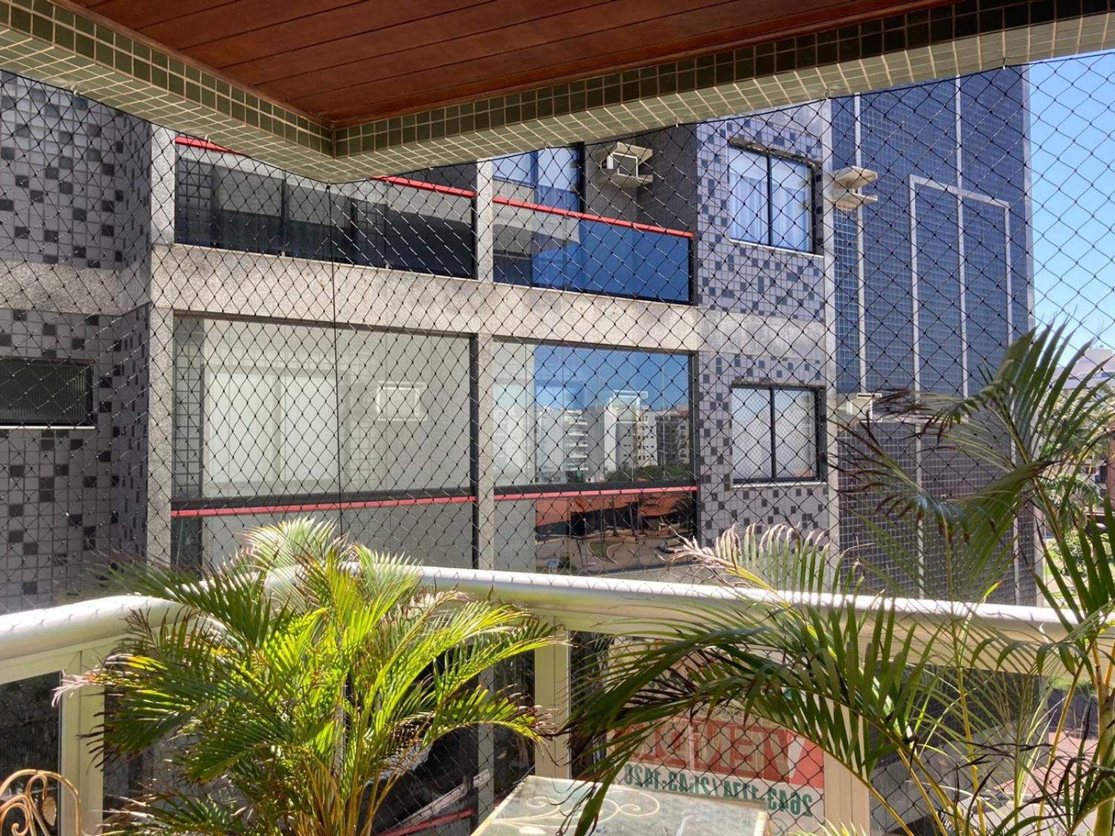 Joneson aluga um apto 3 Quartos na beira da Praia do Forte