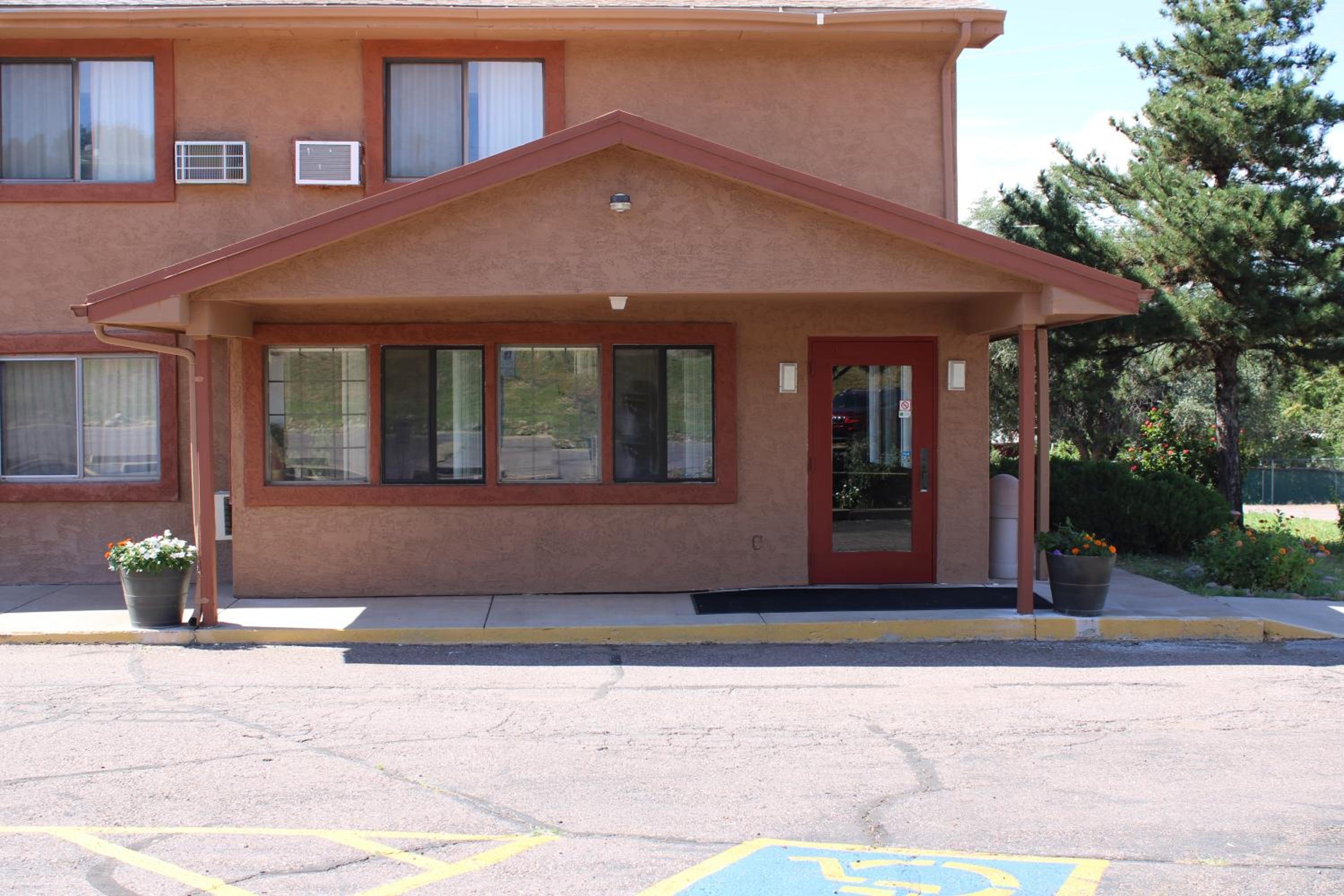 Payson Vacations - Knights Inn Payson - Property Image 4