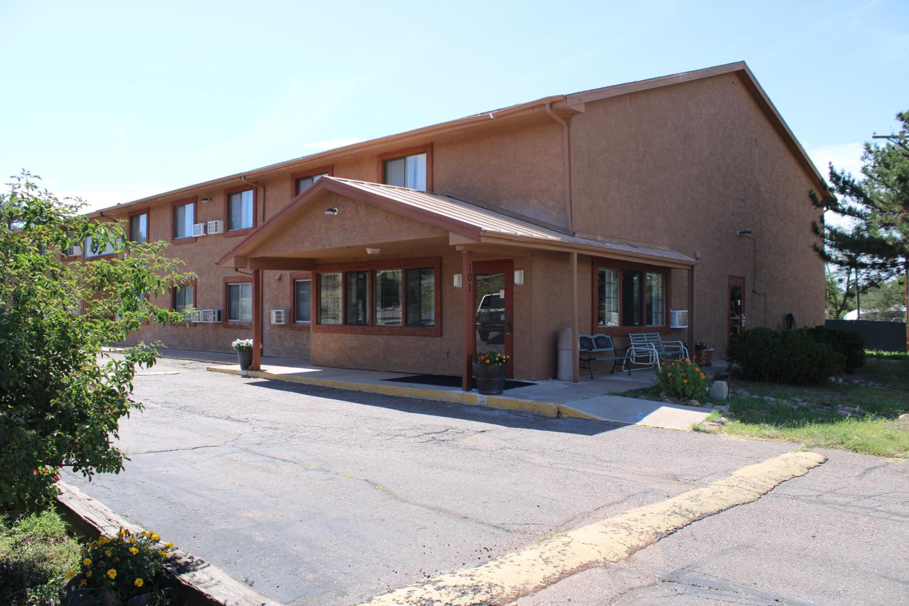 Payson Vacations - Knights Inn Payson - Property Image 14