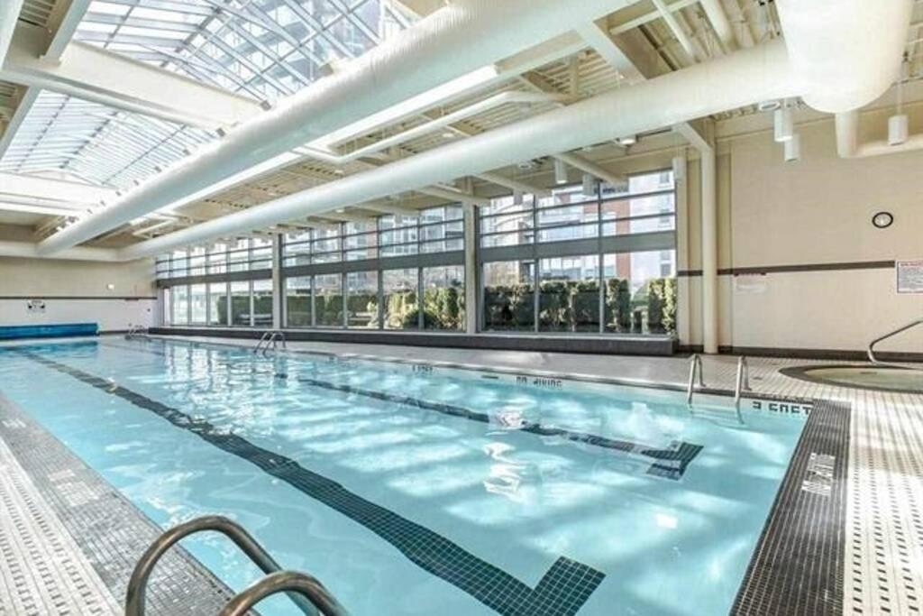 3-Bedrooms Apartment with stunning 180 water, mountain and city view Pool Hot Tub and Gym Heart of Downtown Skytrain 3mins walk Right by BC Place Rogers ar