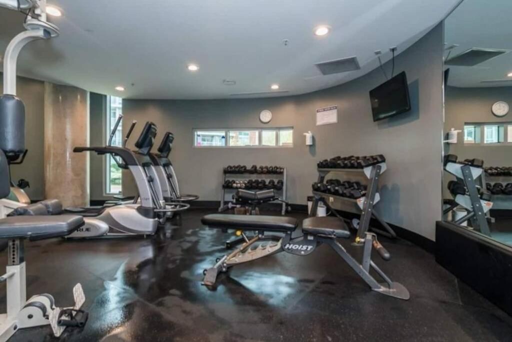 3-Bedrooms Apartment with stunning 180 water, mountain and city view Pool Hot Tub and Gym Heart of Downtown Skytrain 3mins walk Right by BC Place Rogers ar