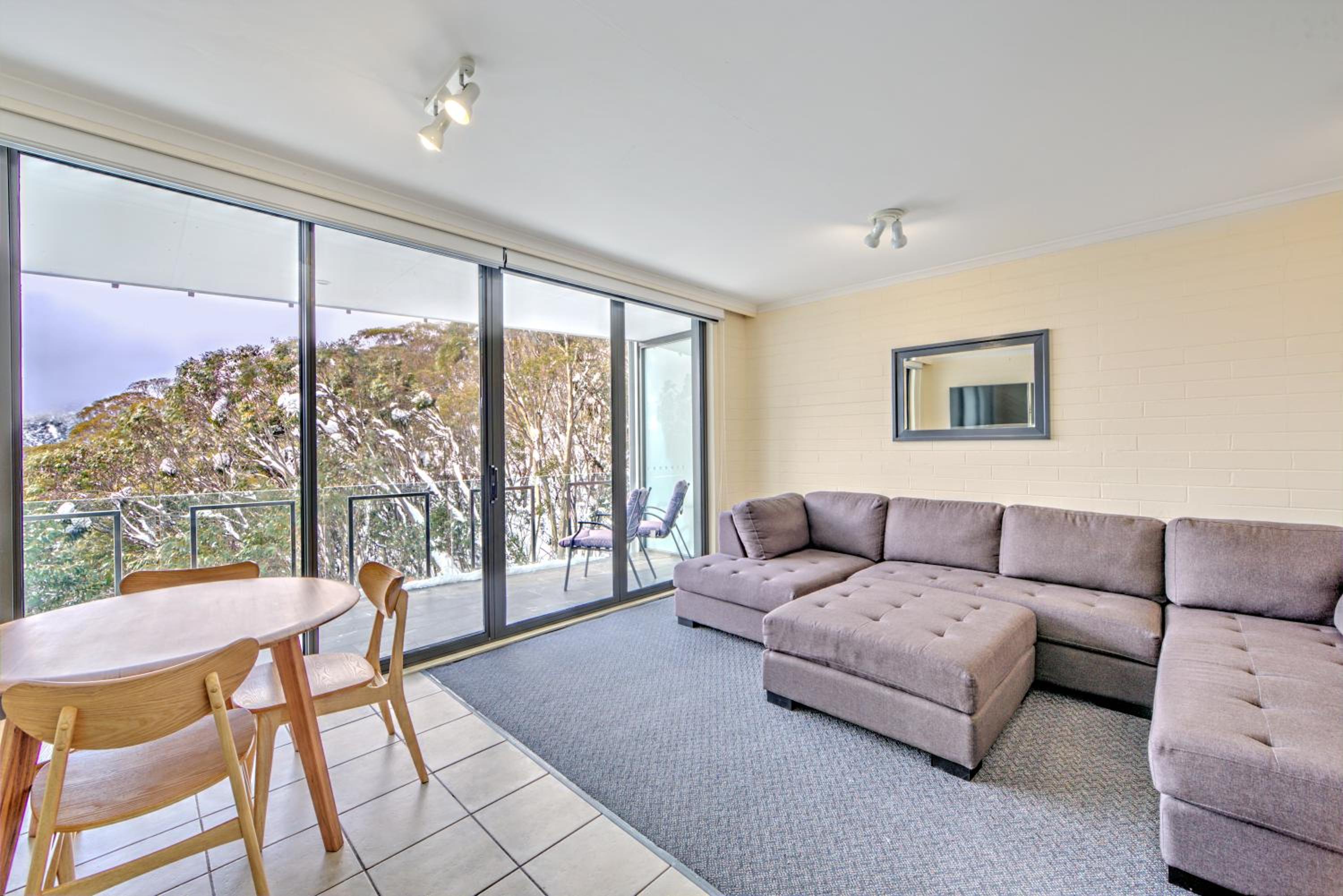 Snow Ski Apartments 34 view 4
