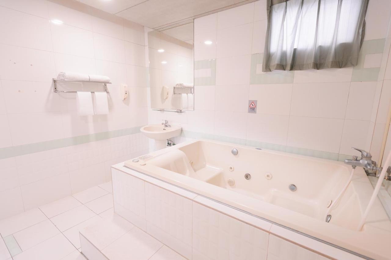 Guest Motel- Zhongli Branch view 2