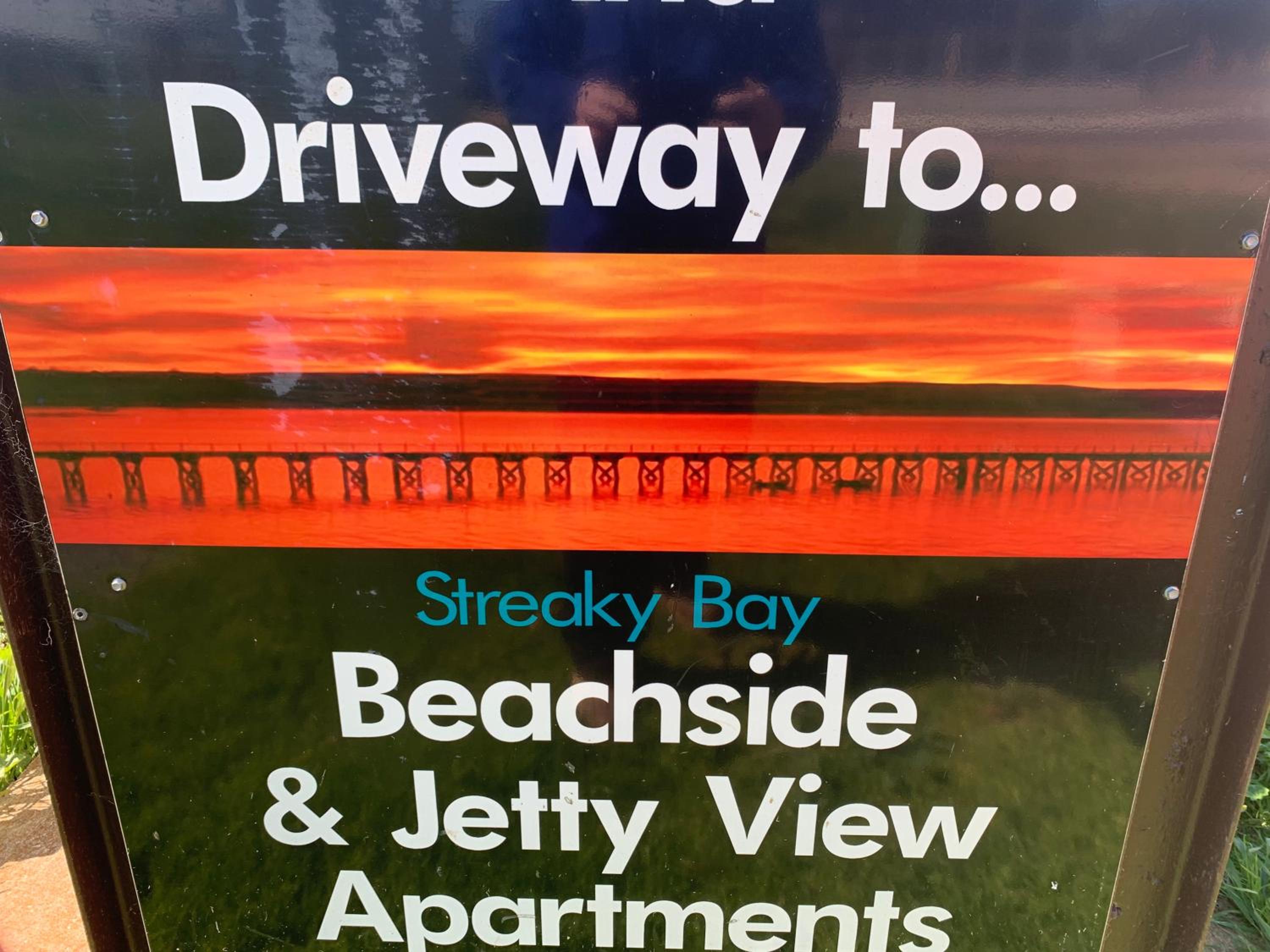 Beachside & Jetty View 4 - First Mate Apt limited sea view view 2
