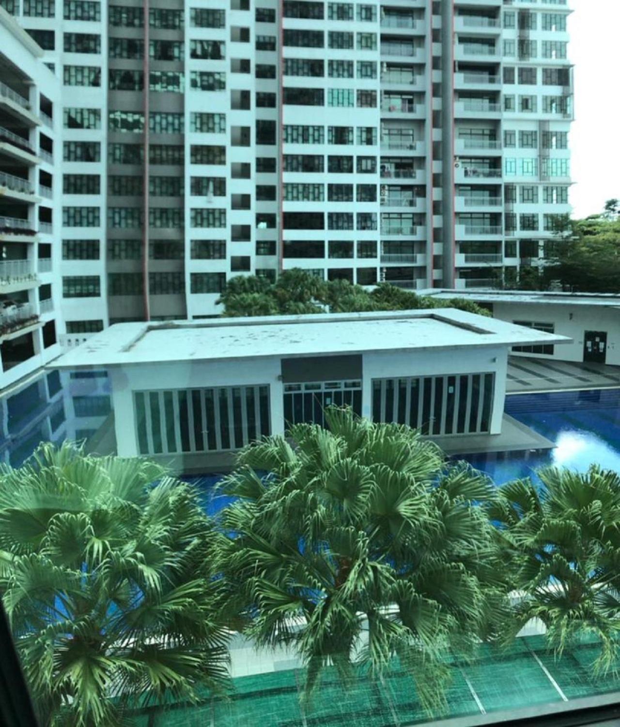 02-AUSTIN REGENCY HOMESTAY for 2pax Pool View