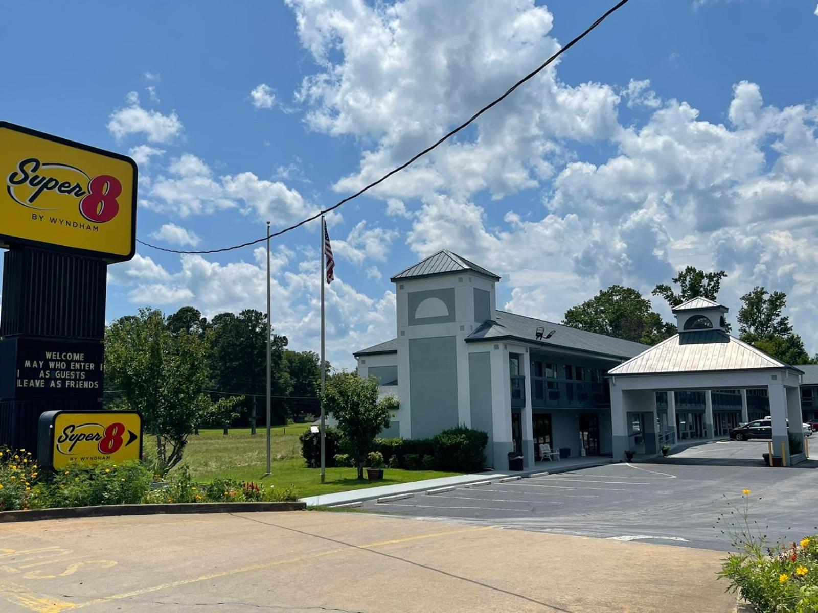 Super 8 by Wyndham Elberton - Property Image 15