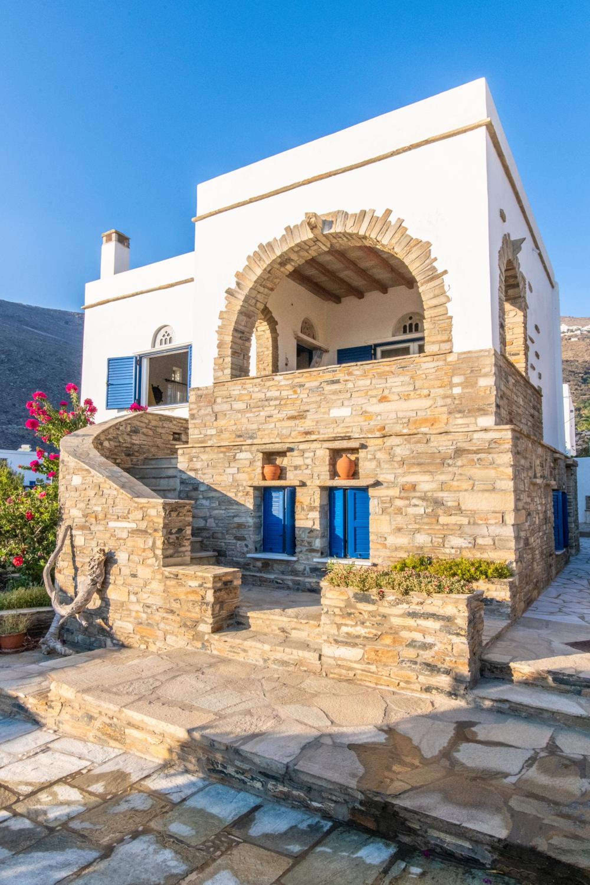 Traditional house by the sea view 4