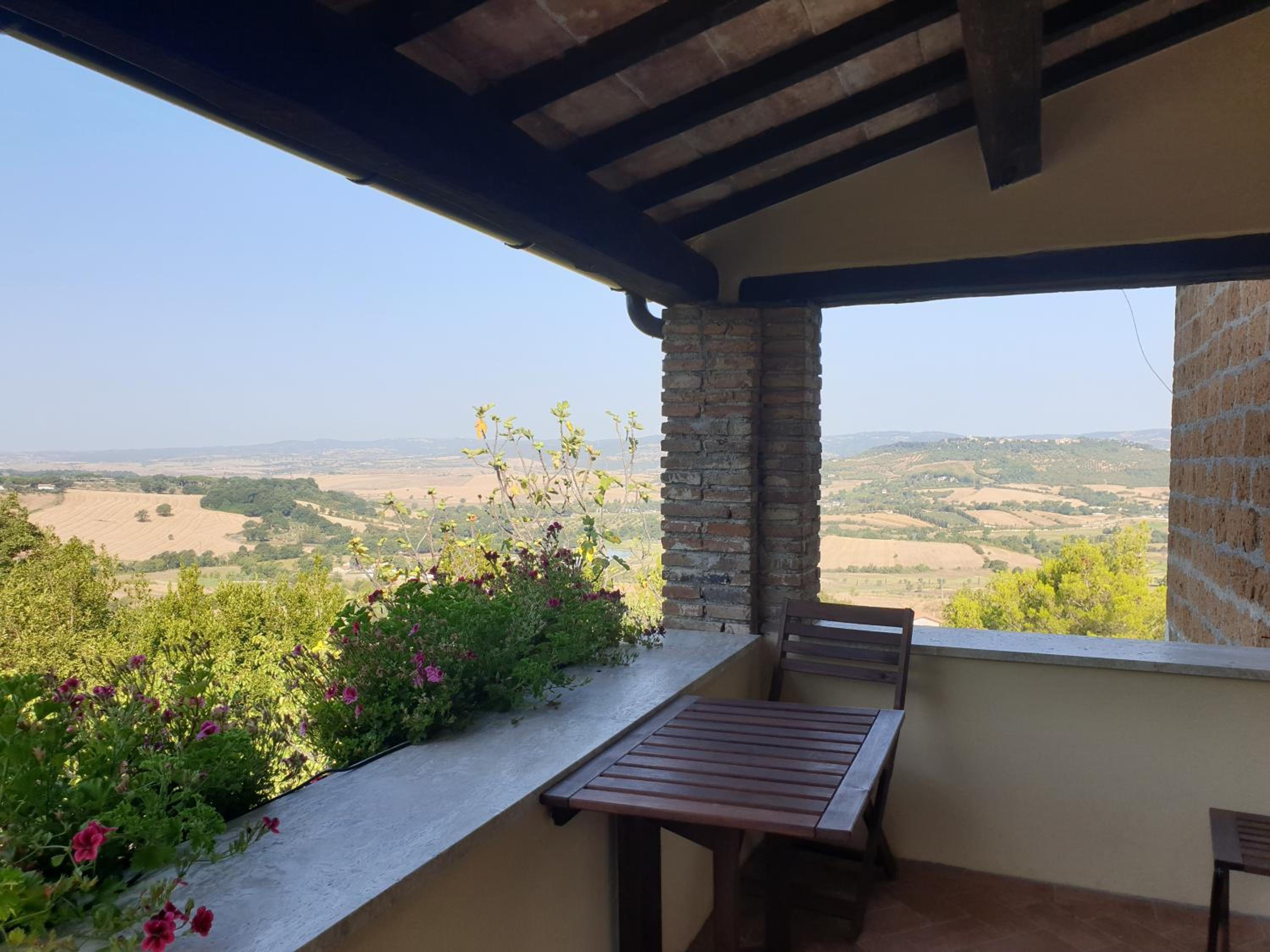 Le Querciolaie Monte Cavallo - upper apartment view 5
