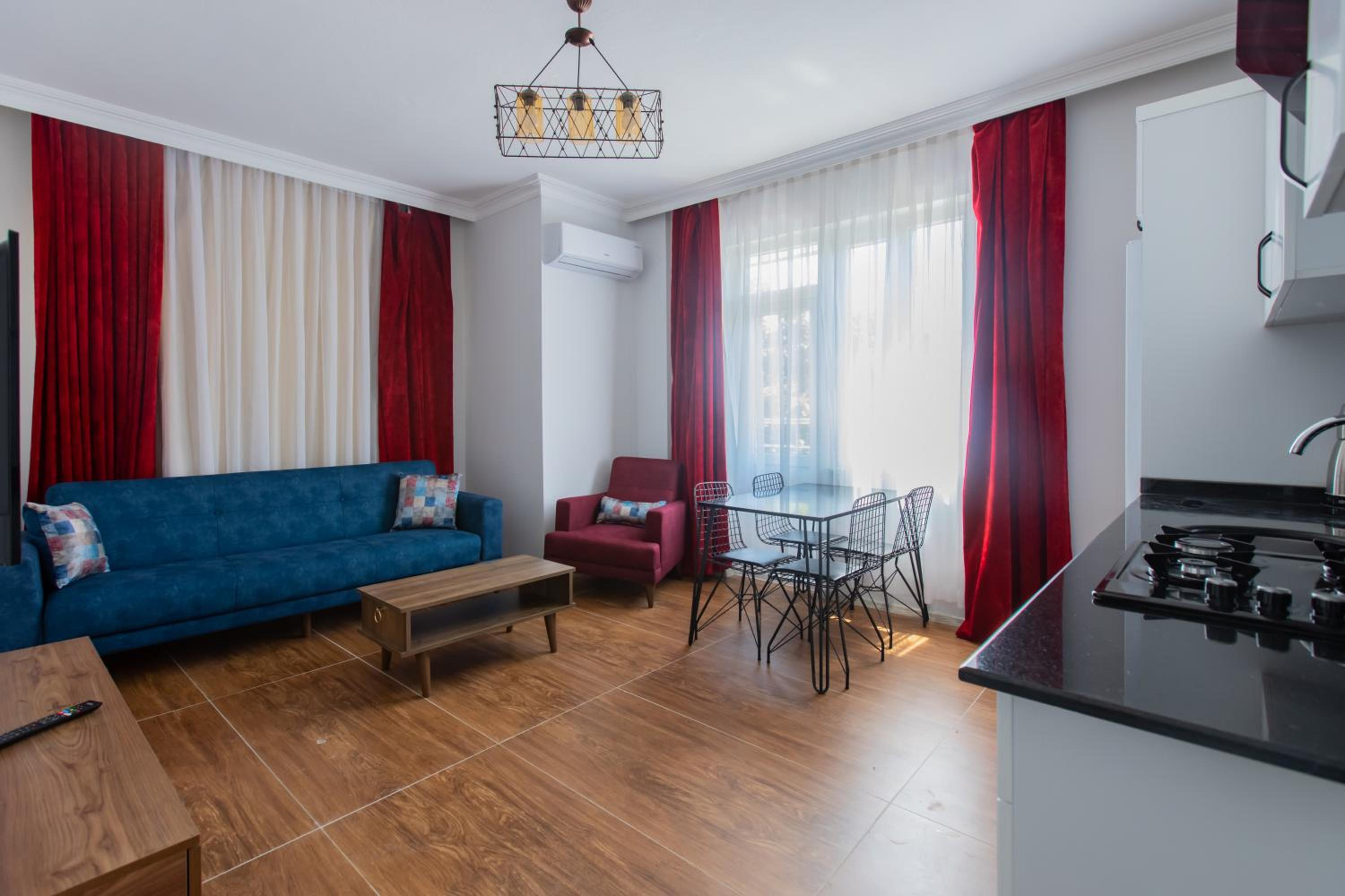 Side Vacations - Bellissima Hotel - Property Image 6