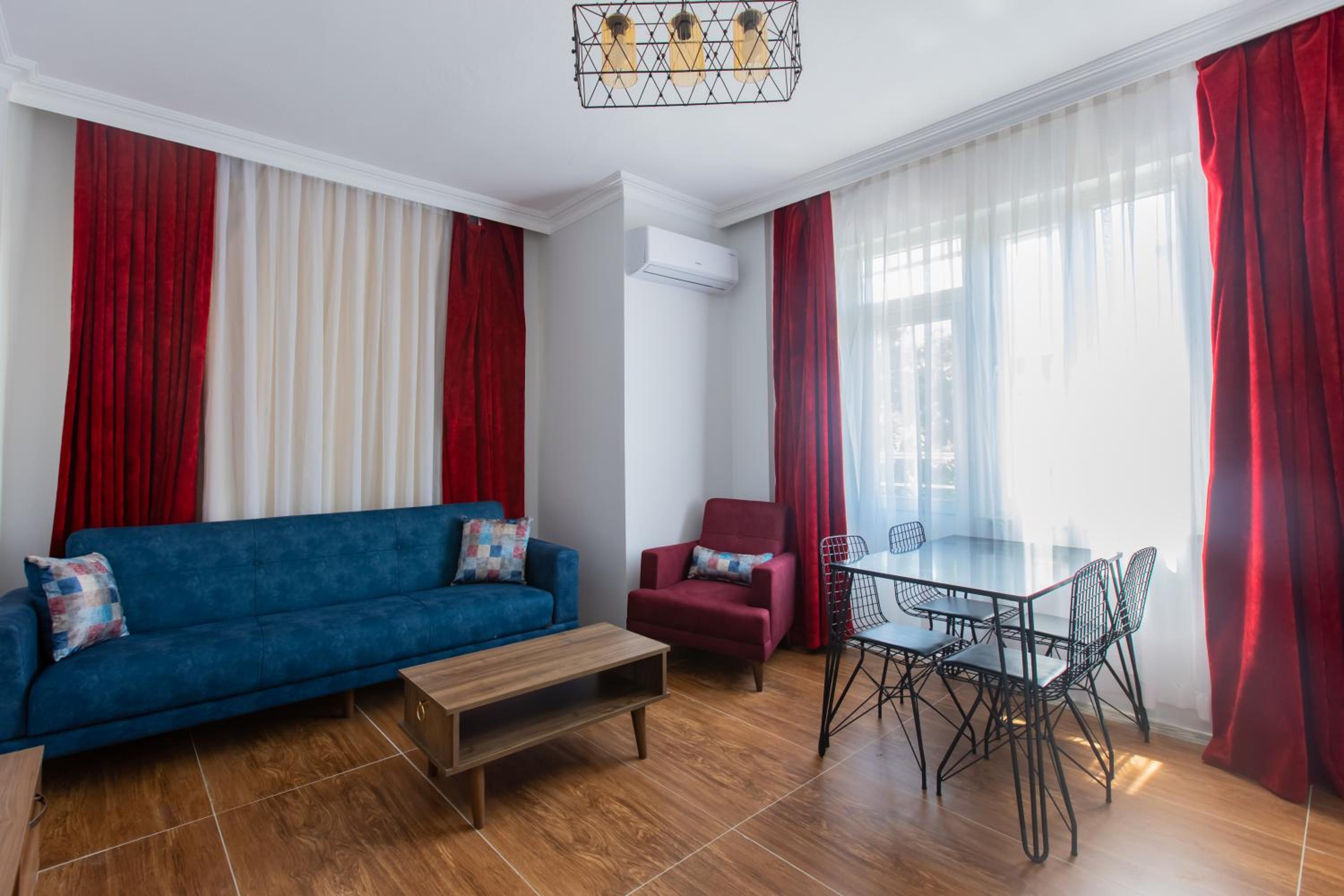 Side Vacations - Bellissima Hotel - Property Image 5