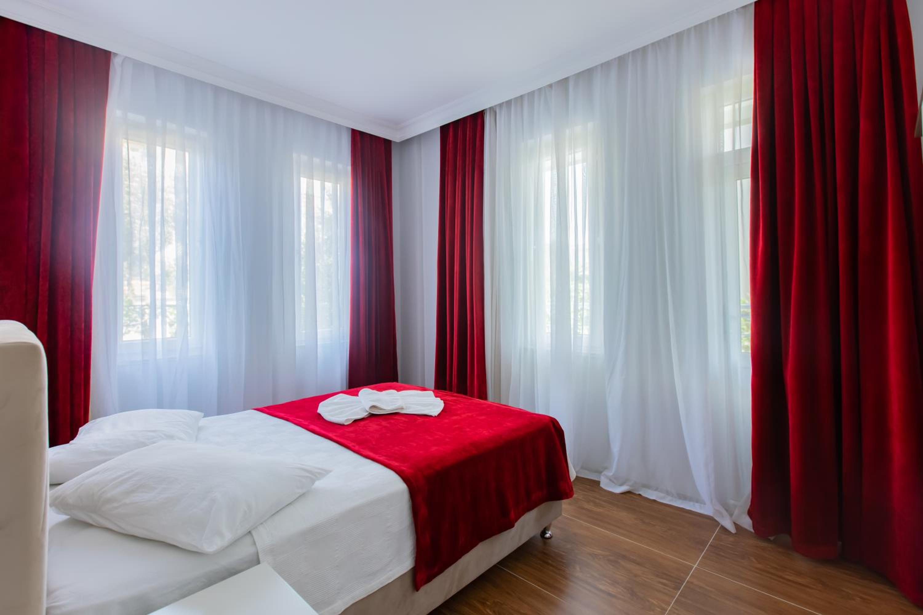 Side Vacations - Bellissima Hotel - Property Image 9