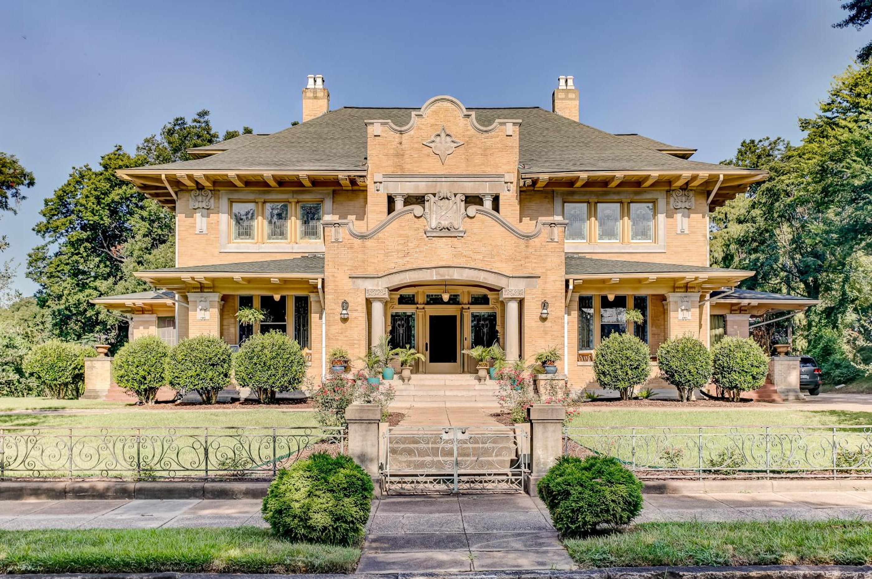 Oak Hall Mansion and Boutique Hotel