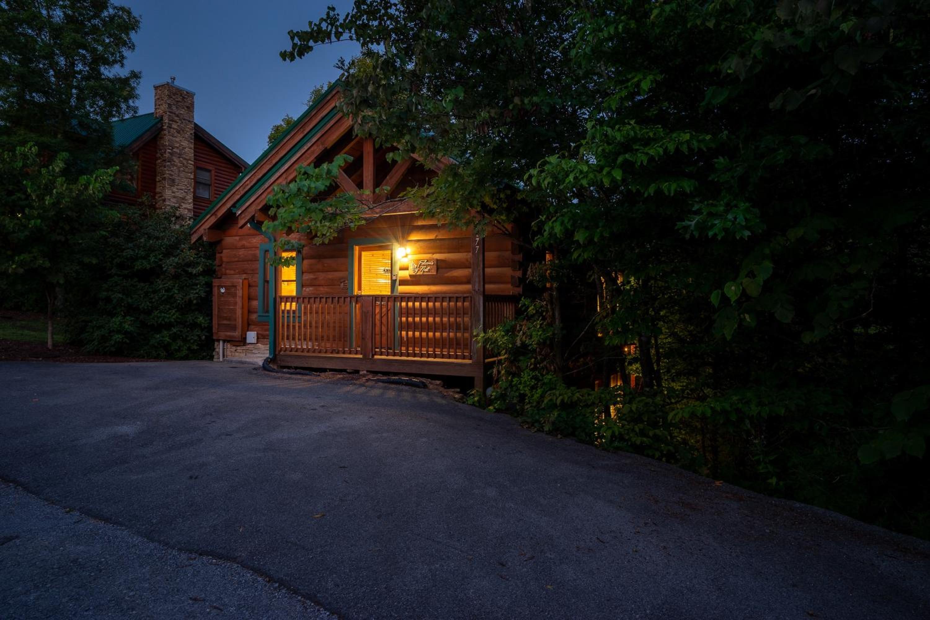 Cozy log cabin!! In heart of PF & close to the Smokies view 5
