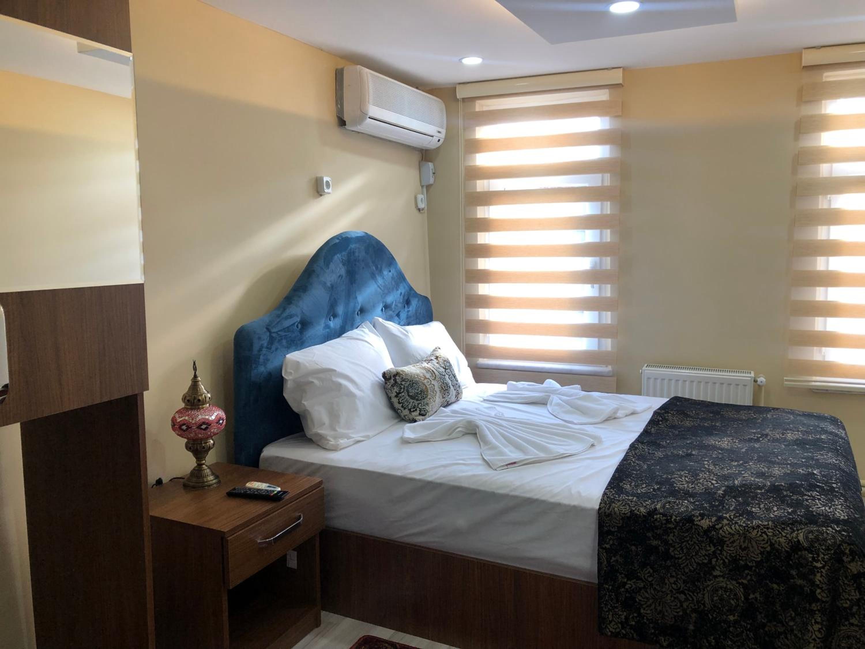 Estampolis Hotel