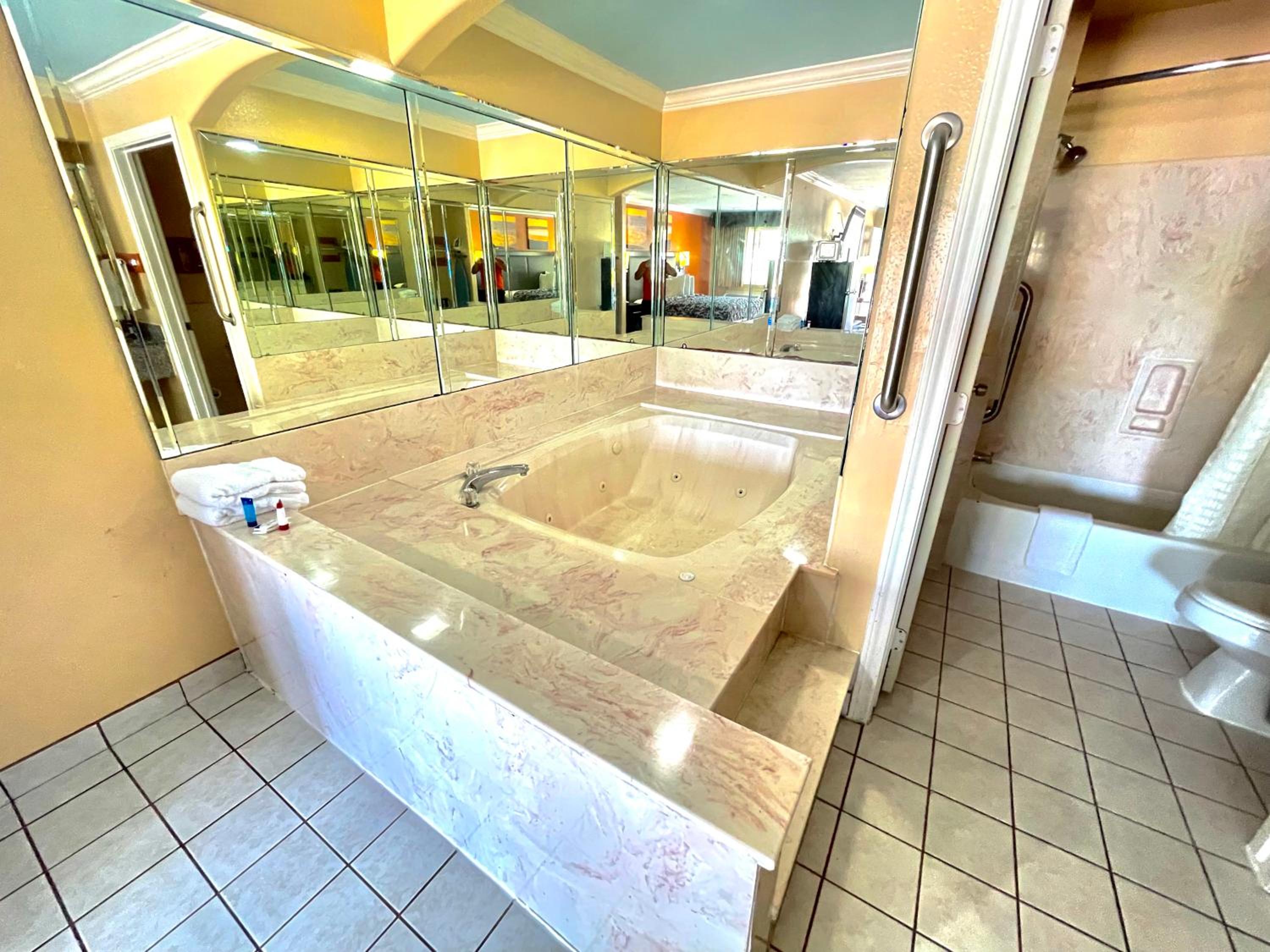 Luxury Inn Liberty