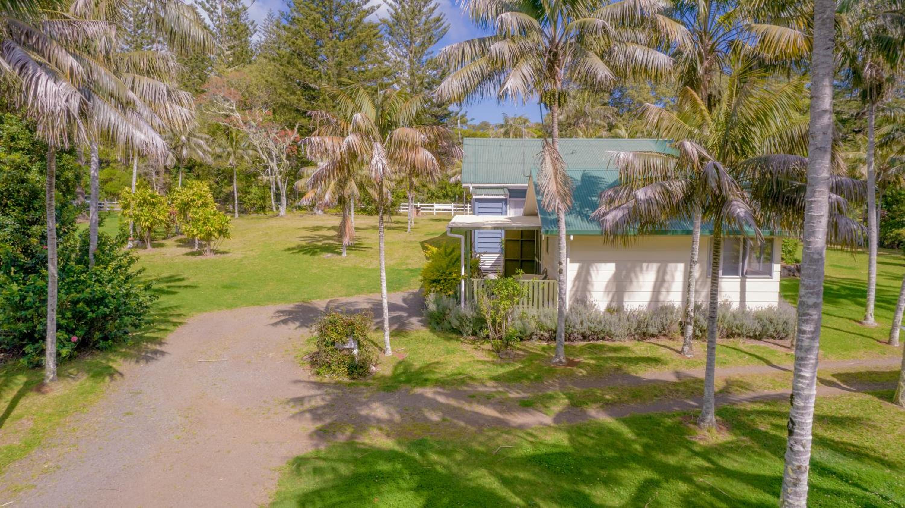 Anson Bay Lodge