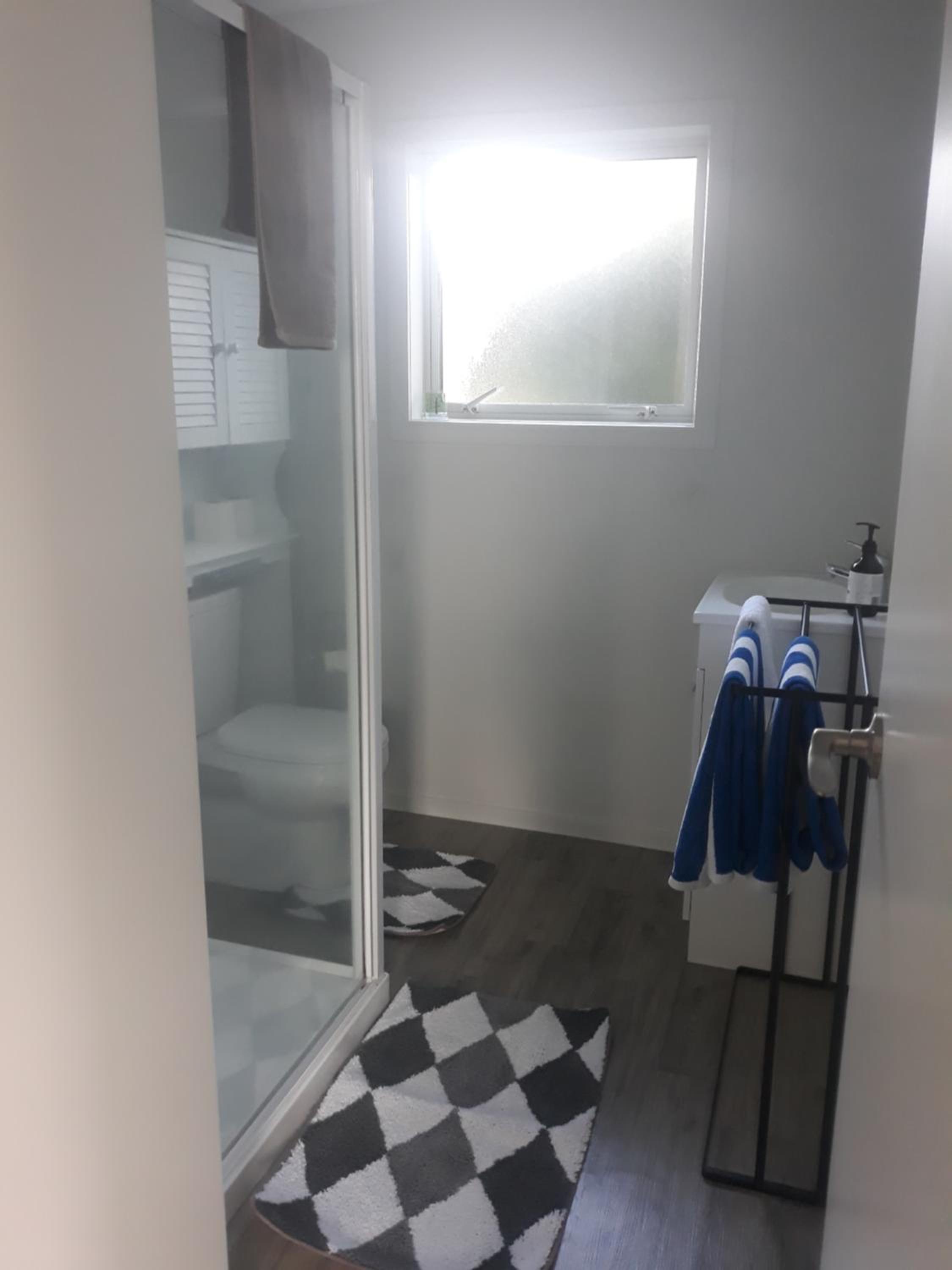 Comfortable 1 bedroom perfect for travelers or workers view 5