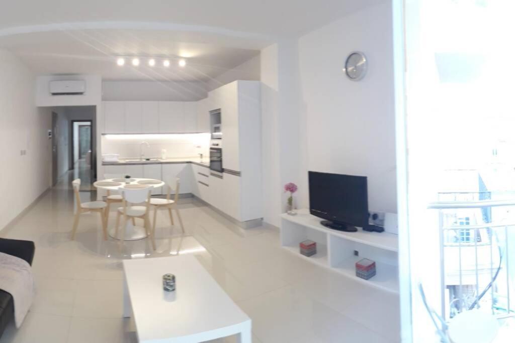 Sliema Ferries Apartment view 5