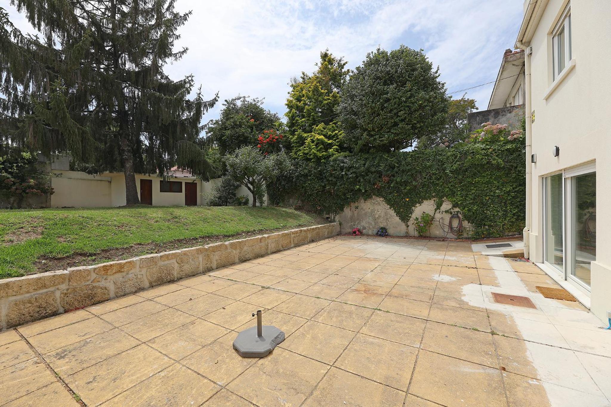FLH Serralves House with Garden view 4