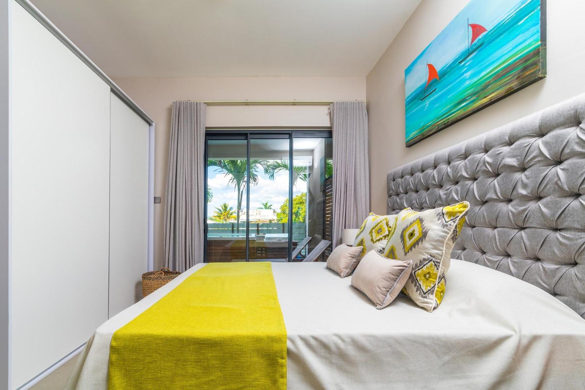 One Bay Residence Modern Contemporary Apartment Flat 4 view 2