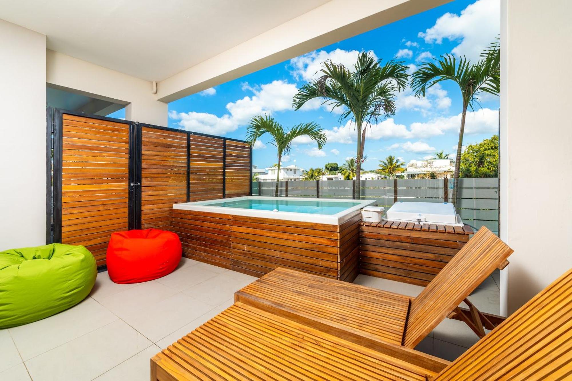 One Bay Residence Modern Contemporary Apartment Flat 4 view 4