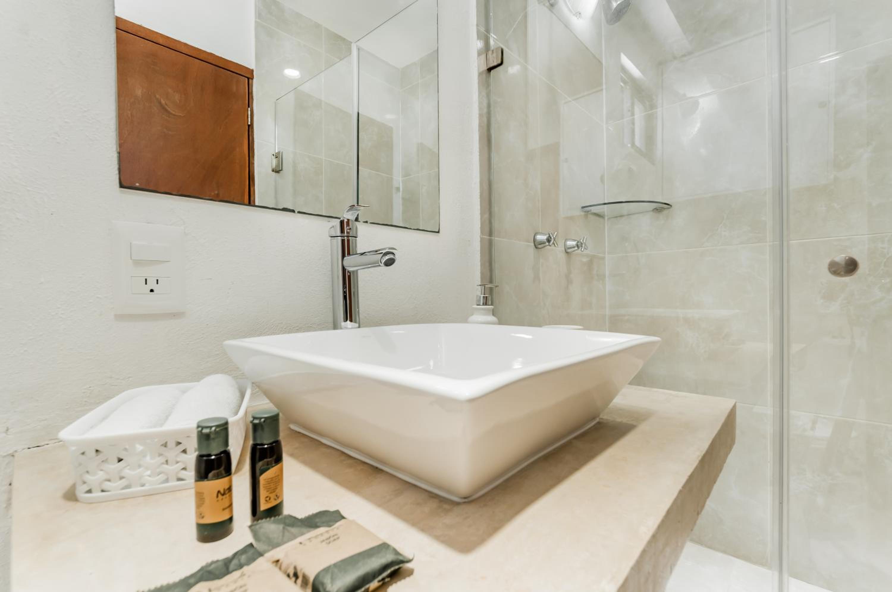 HotelZone L16 Beach Access