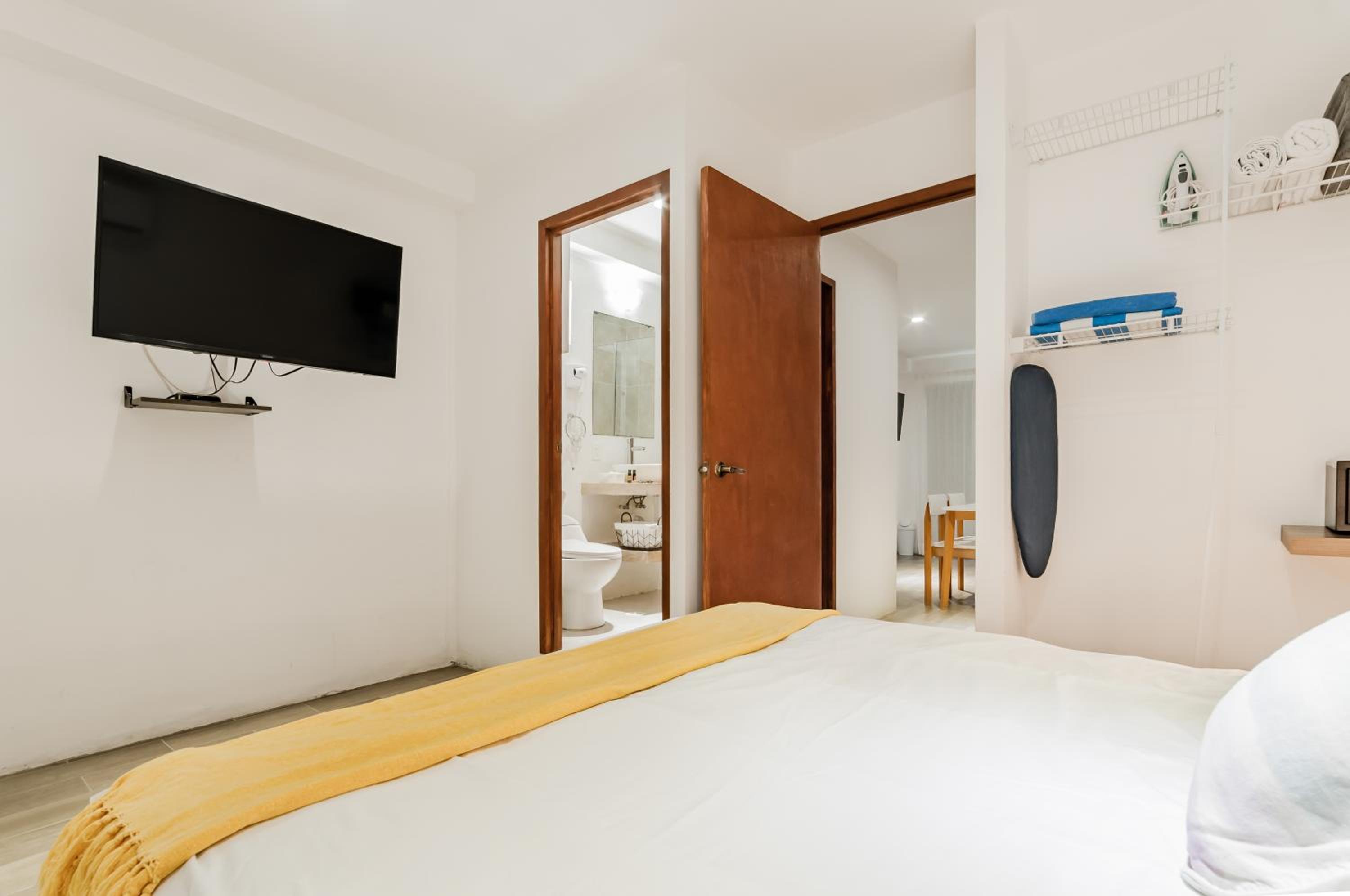 HotelZone L16 Beach Access